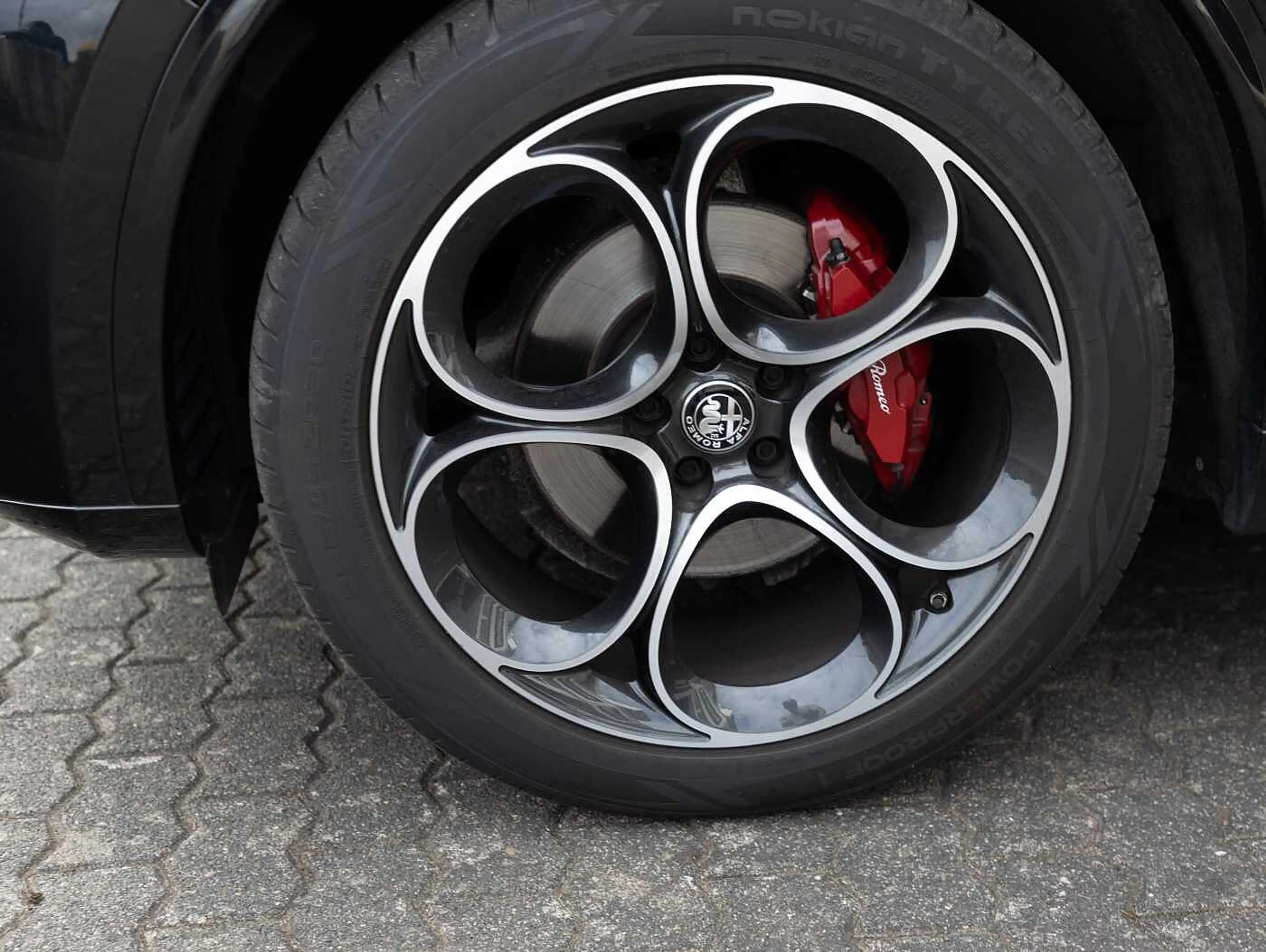 Alfa Romeo Stelvio 2.0 Turbo 16V AT8-Q4 Veloce — photo 6
