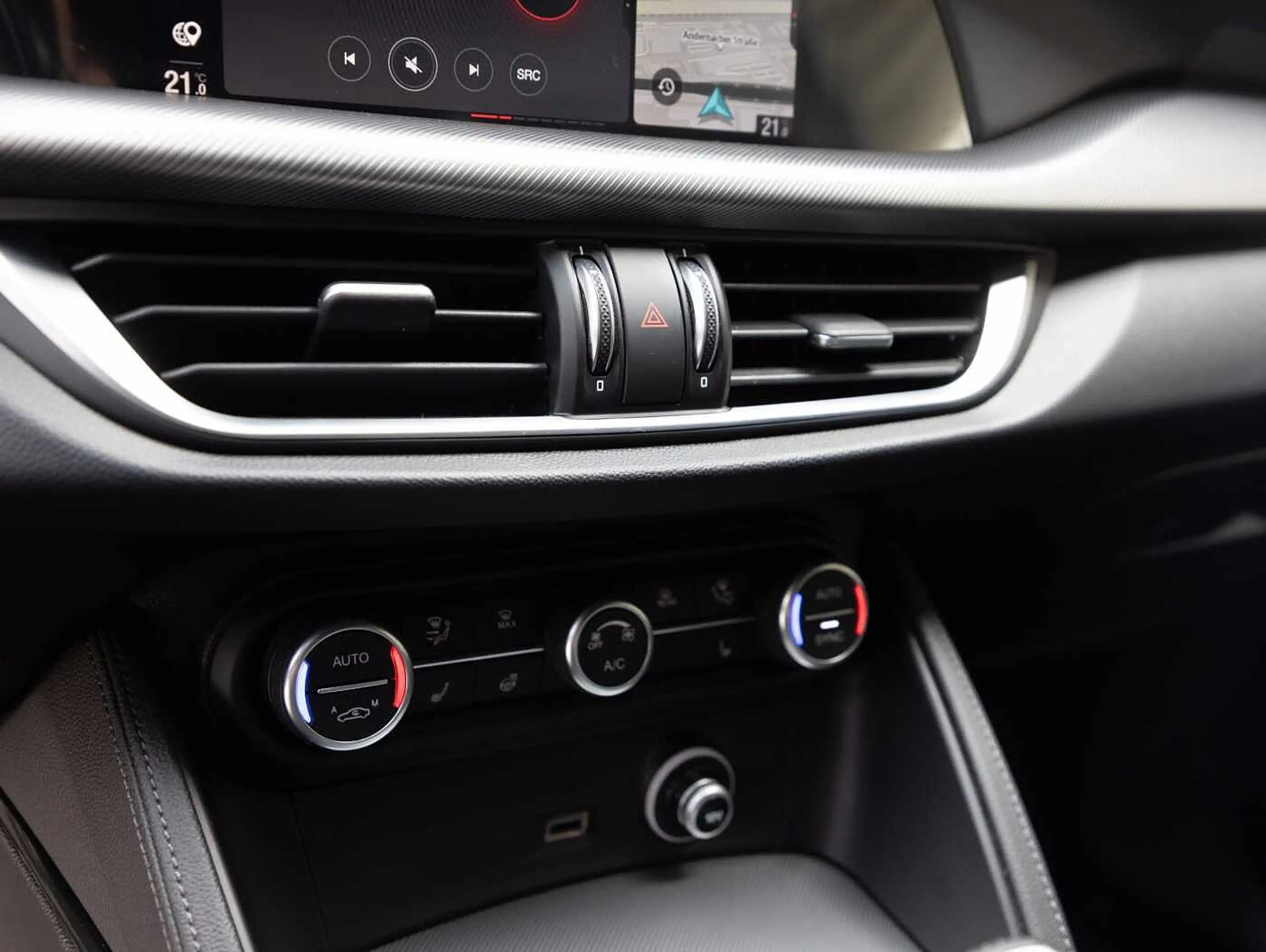 Alfa Romeo Stelvio 2.0 Turbo 16V AT8-Q4 Veloce — photo 12