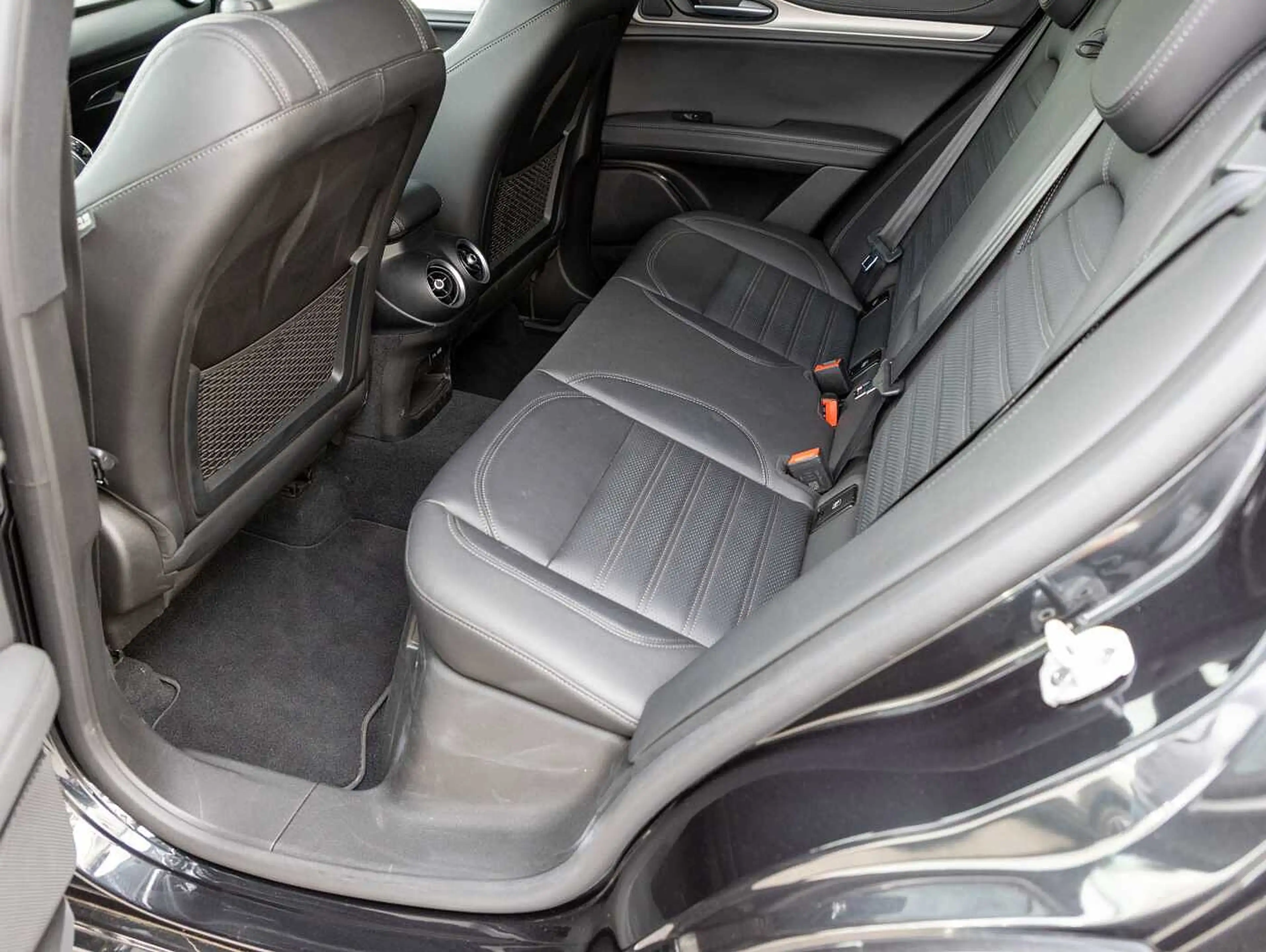 Alfa Romeo Stelvio 2.0 Turbo 16V AT8-Q4 Veloce — photo 15