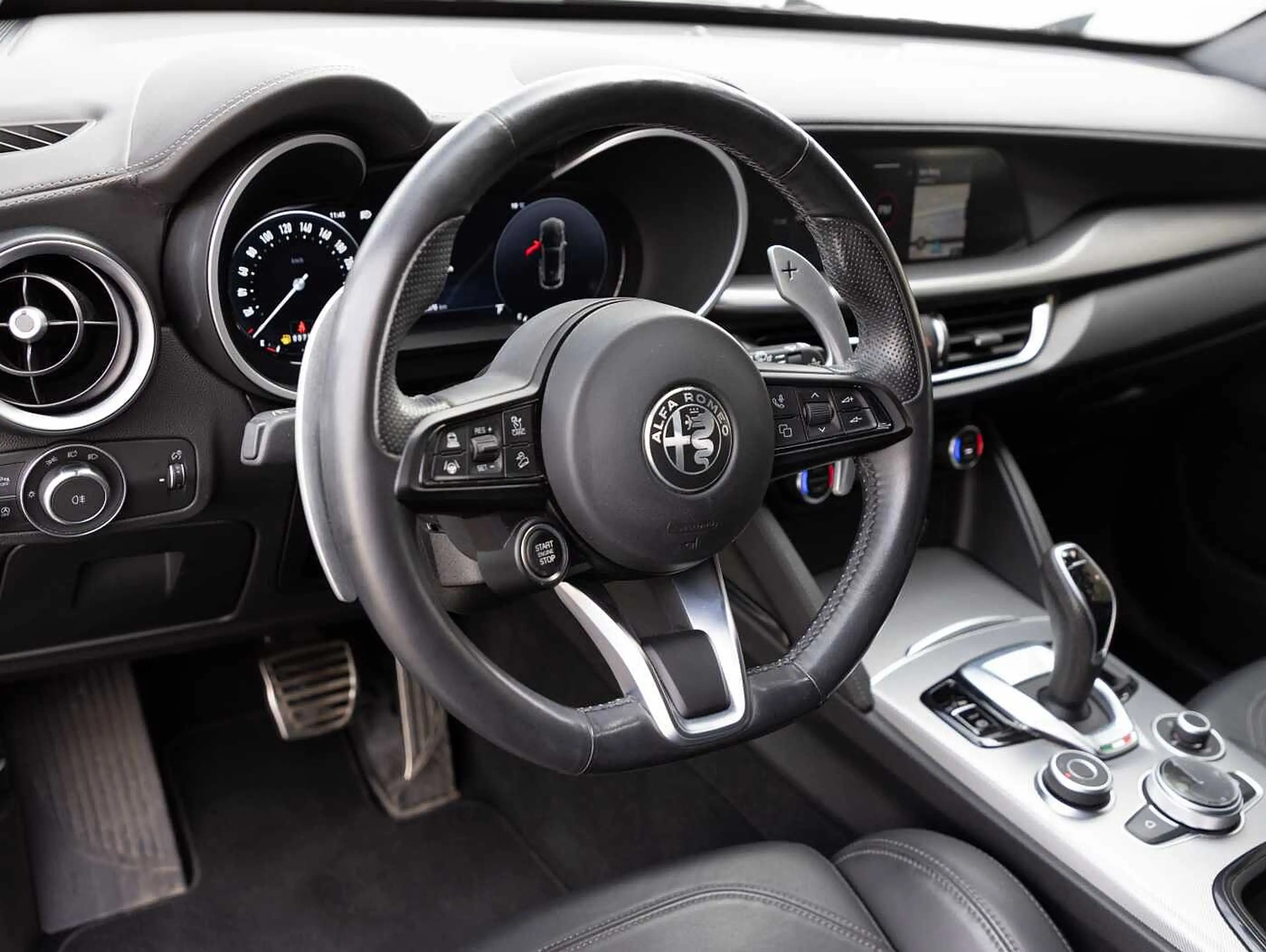 Alfa Romeo Stelvio 2.0 Turbo 16V AT8-Q4 Veloce — photo 9
