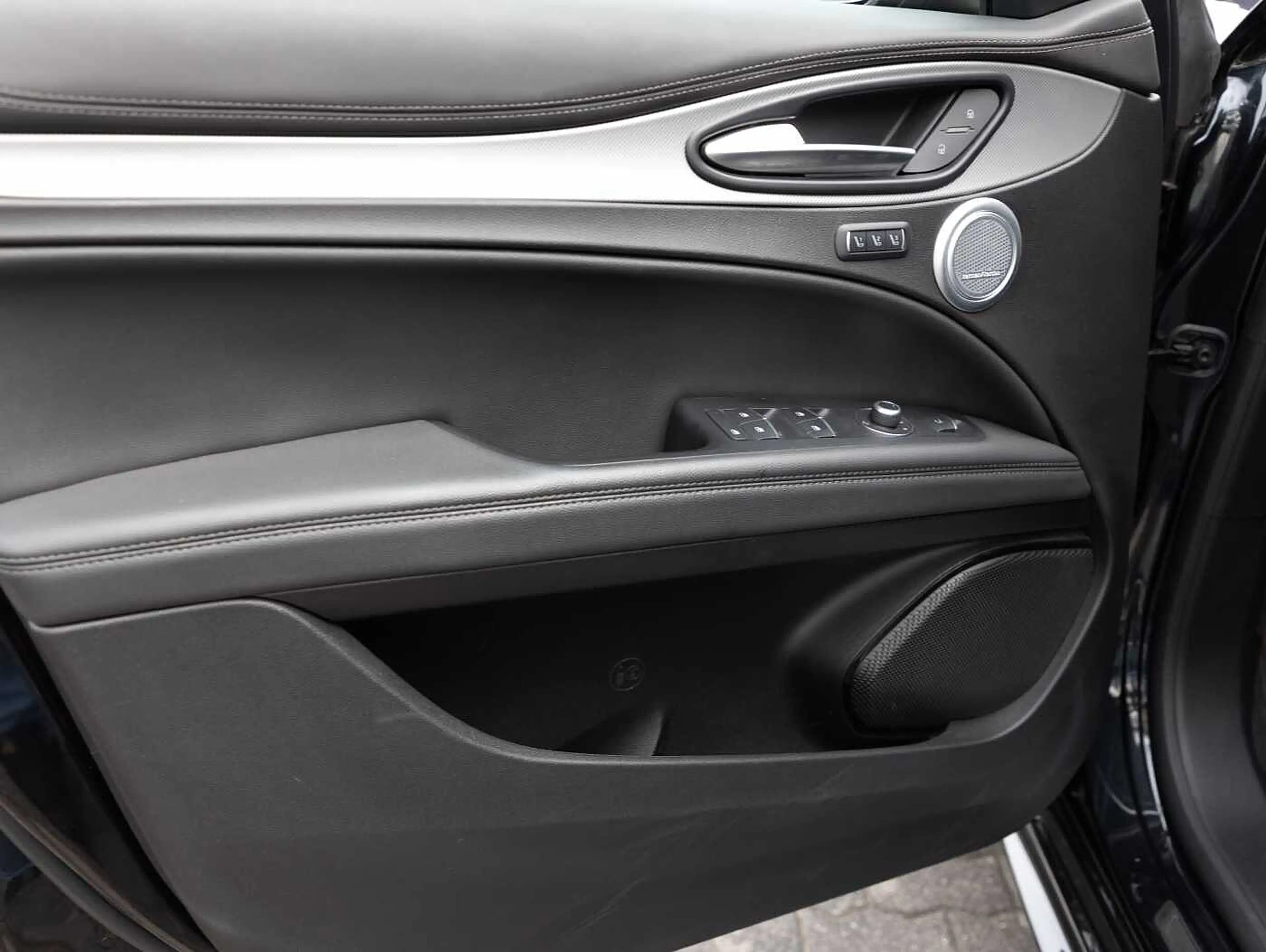 Alfa Romeo Stelvio 2.0 Turbo 16V AT8-Q4 Veloce — photo 7