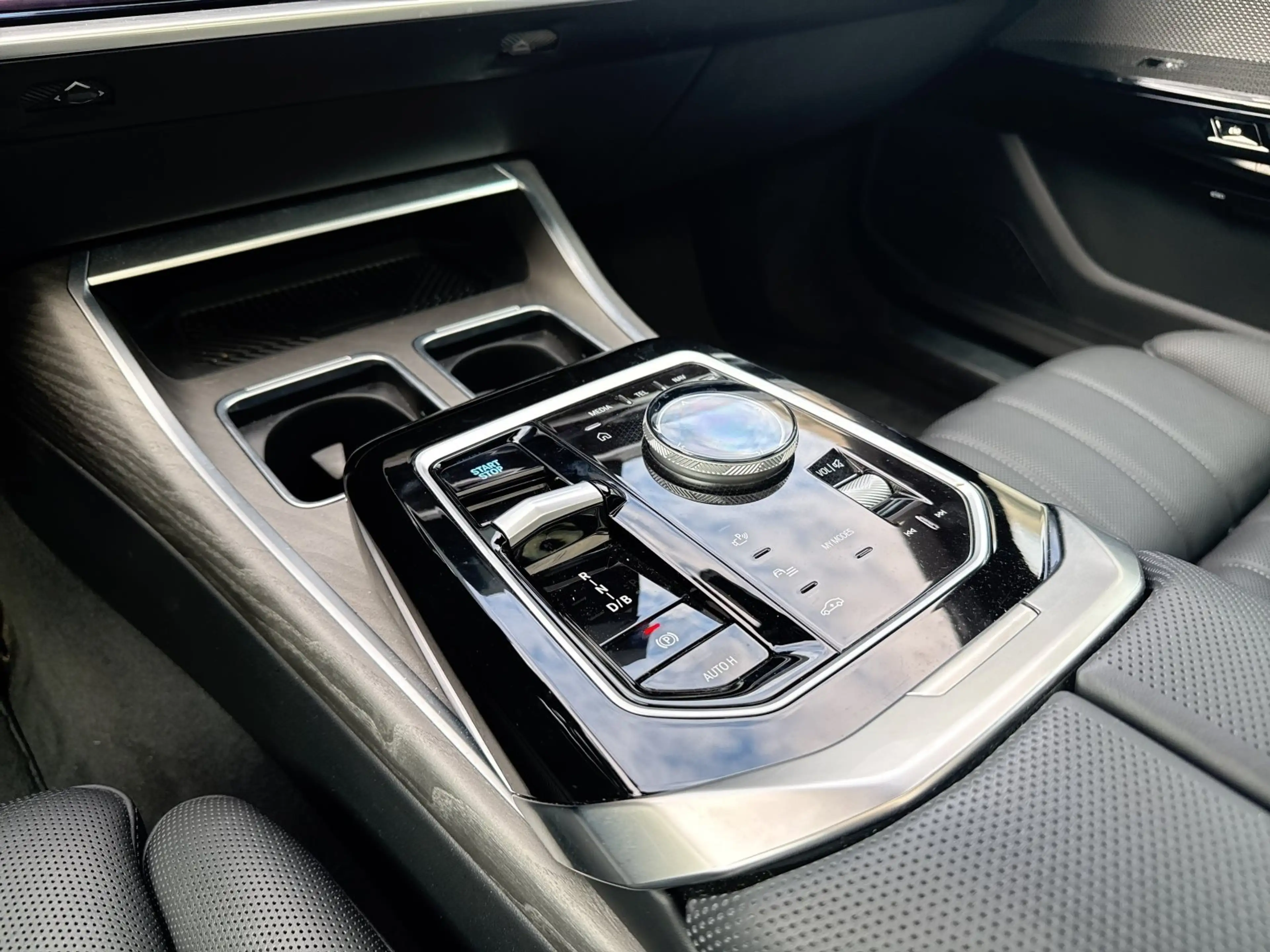 BMW i7 xDrive60 20"LM|Massagesitz|Autobahnassistent — photo 13