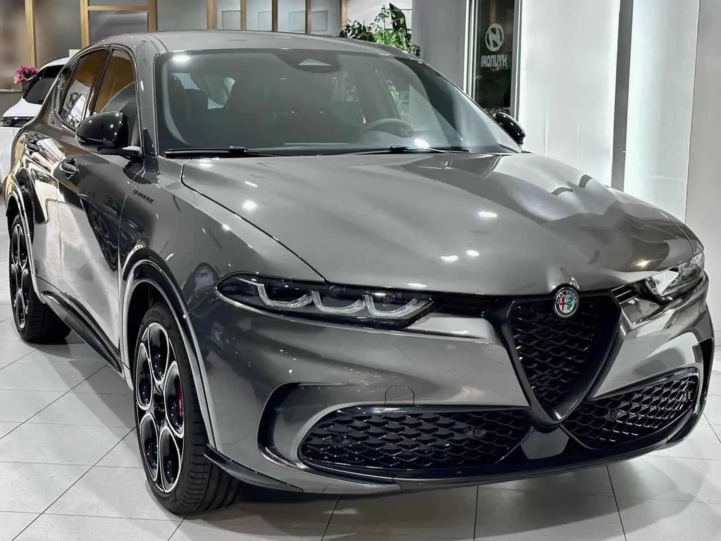 Alfa Romeo Tonale 1.5 hybrid Veloce 160cv tct7 siva - 2