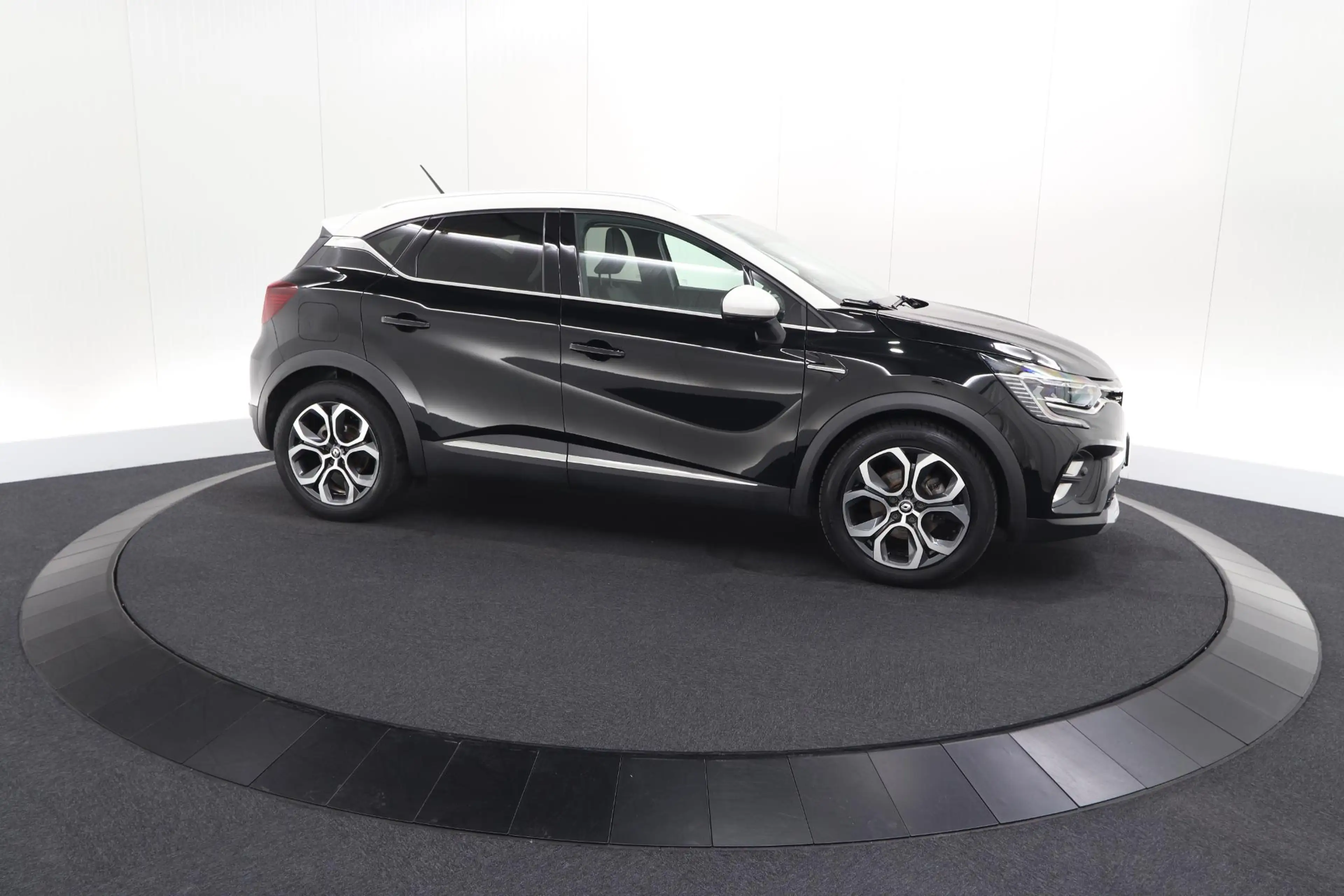 Renault Captur 1.6 E-Tech full hybrid 145 techno | Camera | Parke — photo 4