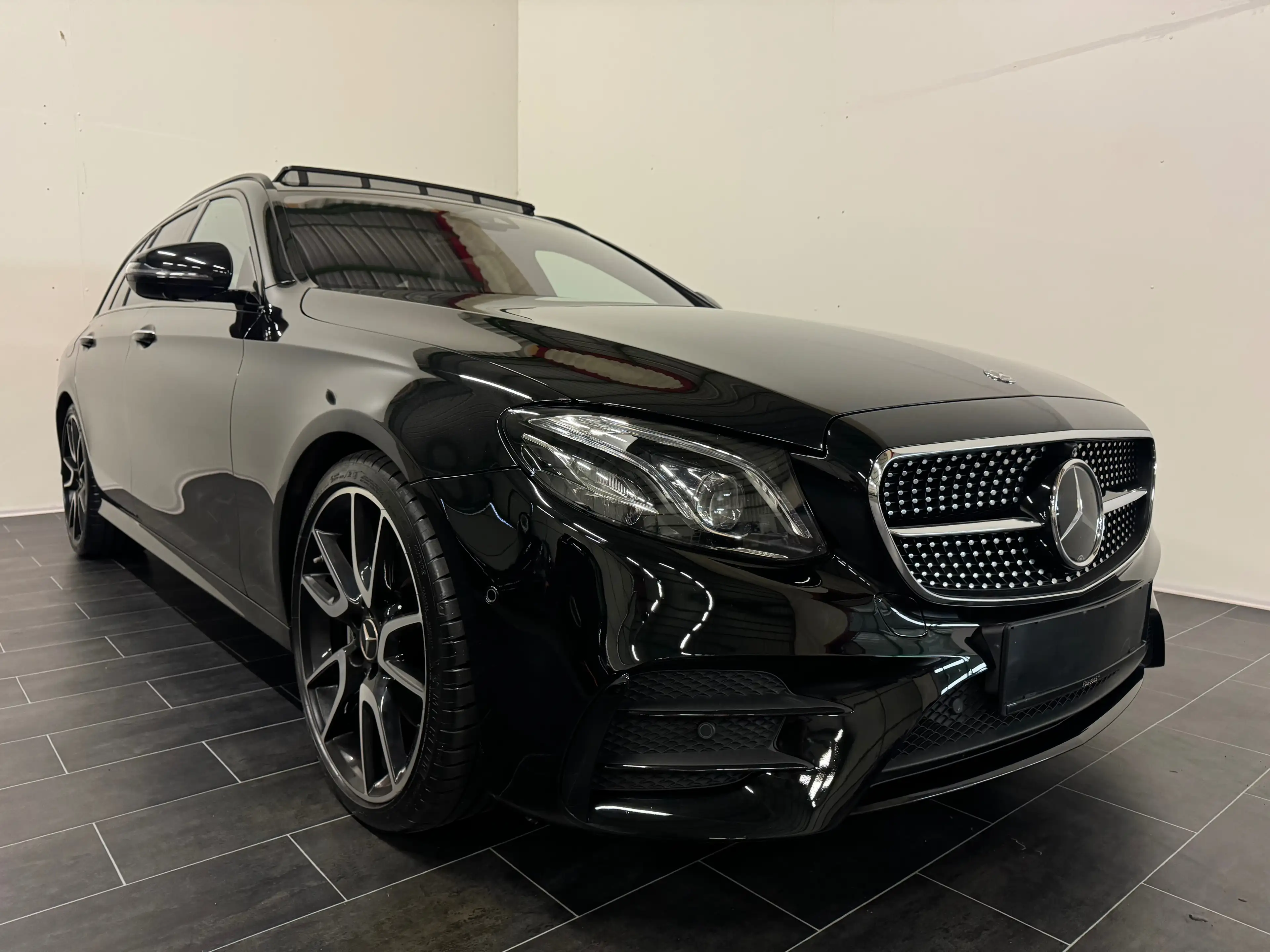 Mercedes-Benz E 43 AMG **LED-Navi-Luft-Pano-Vollausstattung-LP 134.000** — photo 2