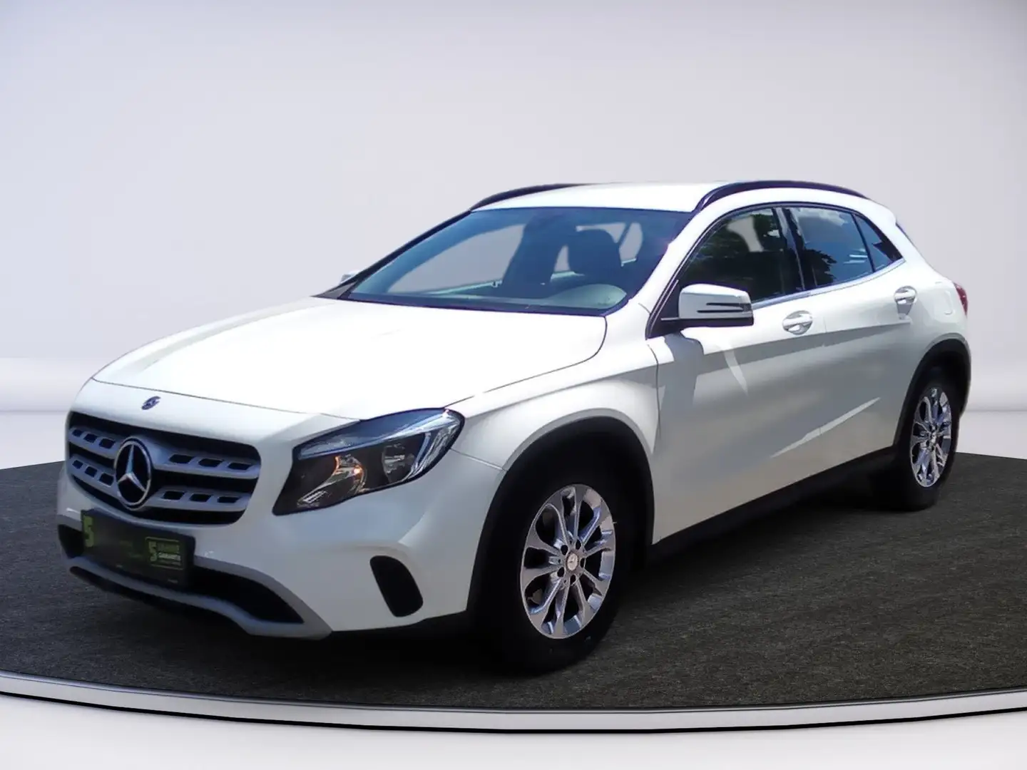 Mercedes-Benz GLA 180 d Navi KAM KlimaA el.Heck Weiß - 2