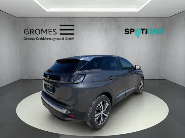 Peugeot 3008 view 3