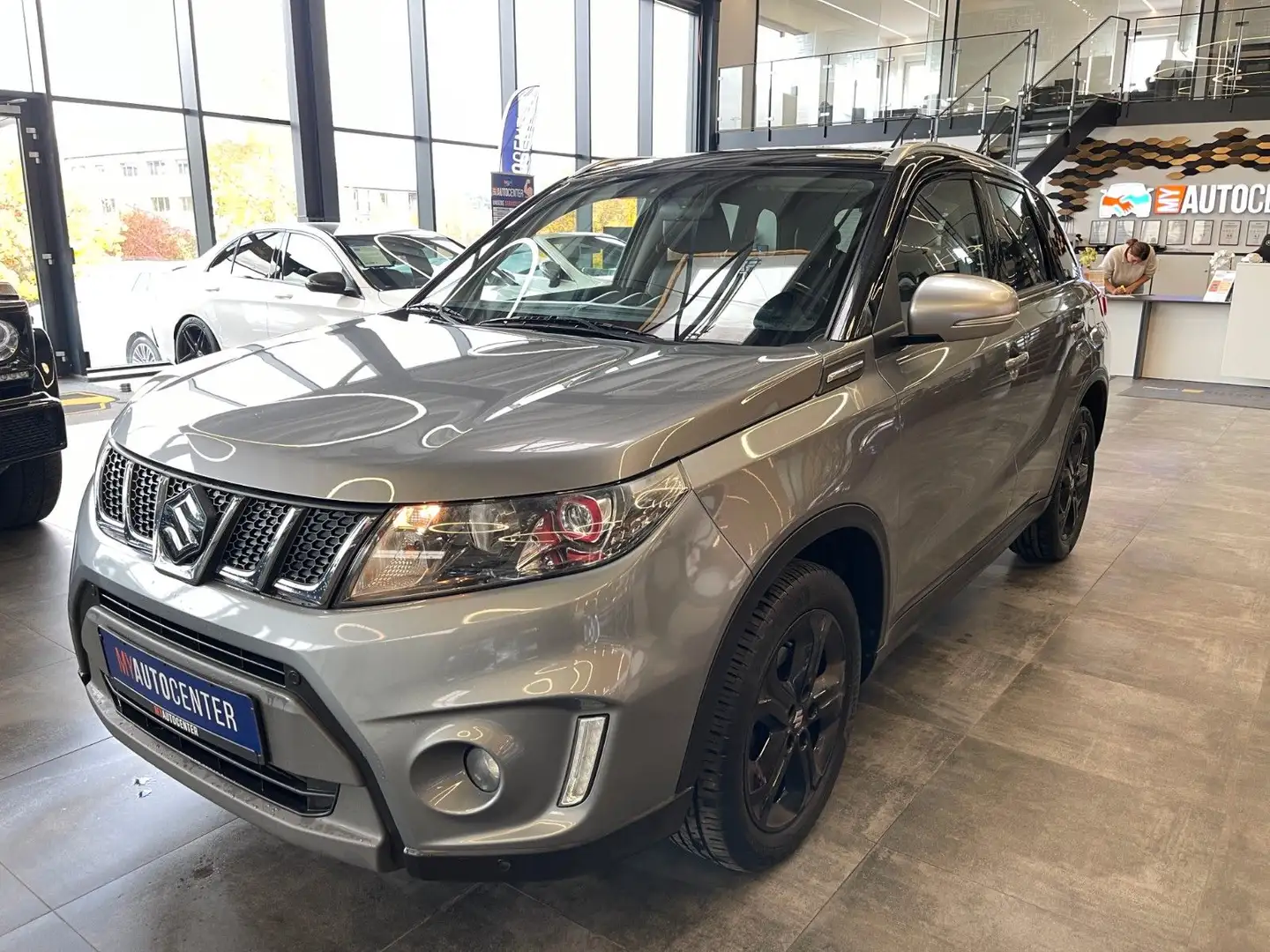 Suzuki Vitara 1.4 S 4x4 *2. Hand*ACC*Klima*Kamera*SHZ* Grau - 2