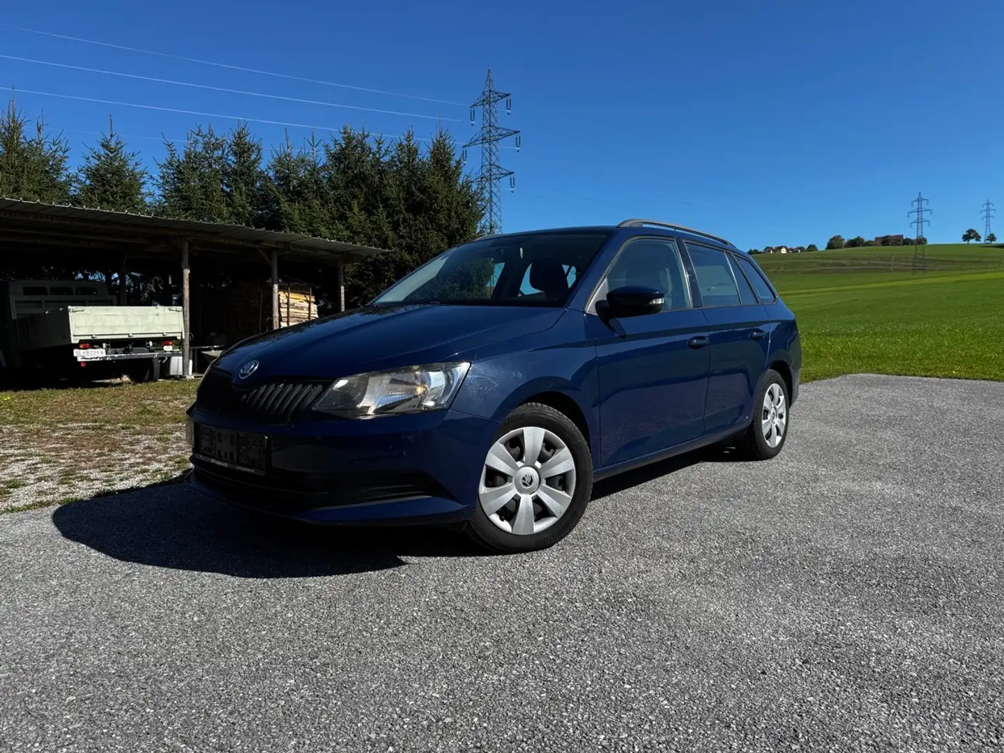 Skoda Fabia Kombi 1,0 - Jährliche Service bei VW, Service/Pickerl NEU. Blau - 1