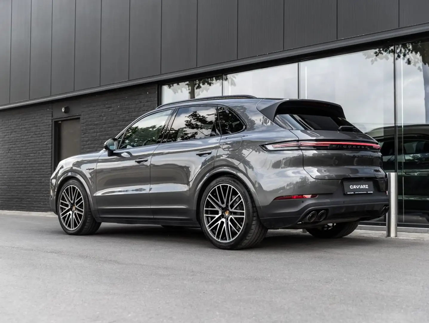 Porsche Cayenne E-HYB CHRO/AIR/22/HD-MATR/TREKH/PANO/INNO/18W/BOSE Grijs - 2
