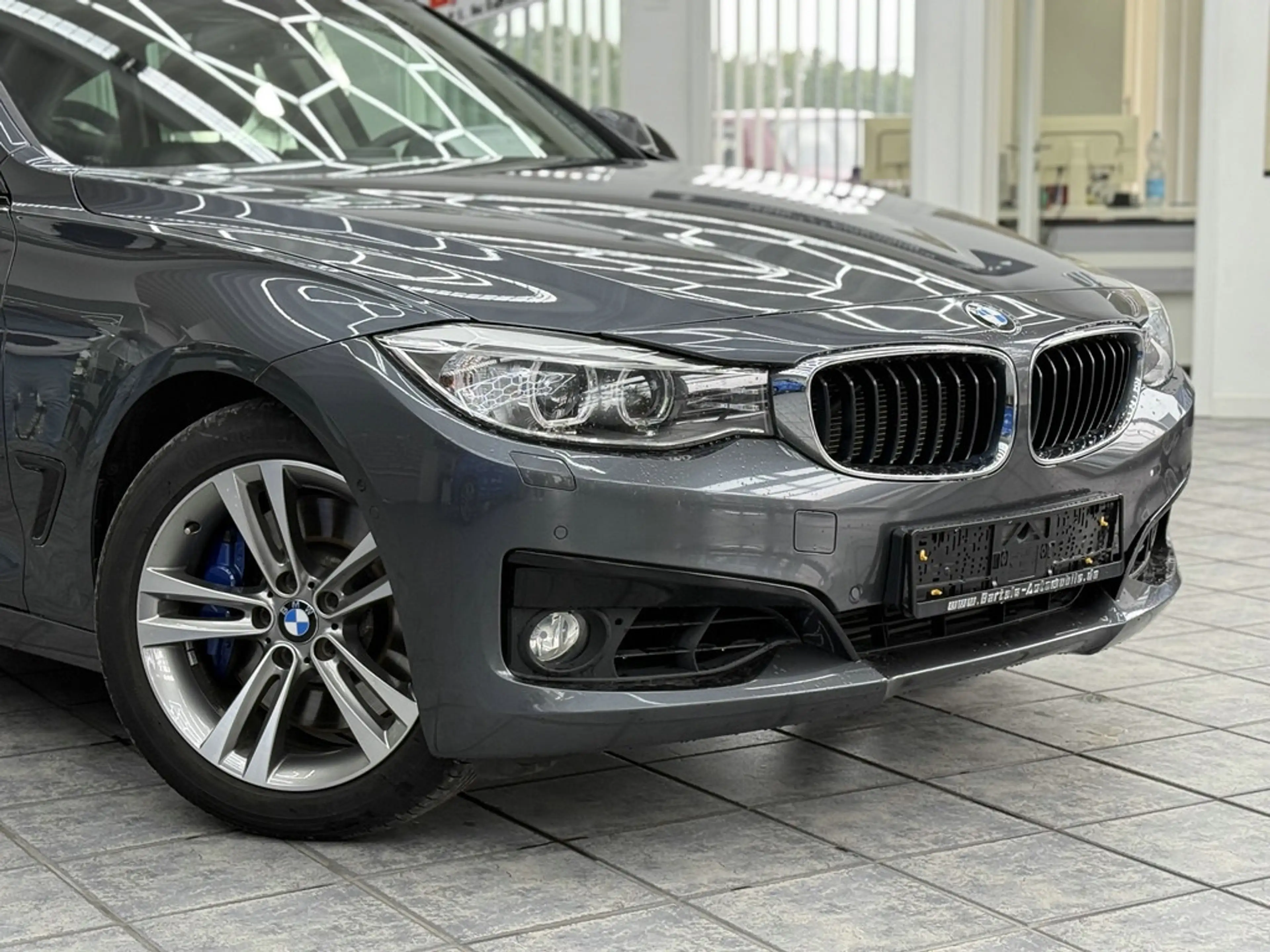 BMW 335 iA xDrive Sport Line, HUD, Pano — photo 2