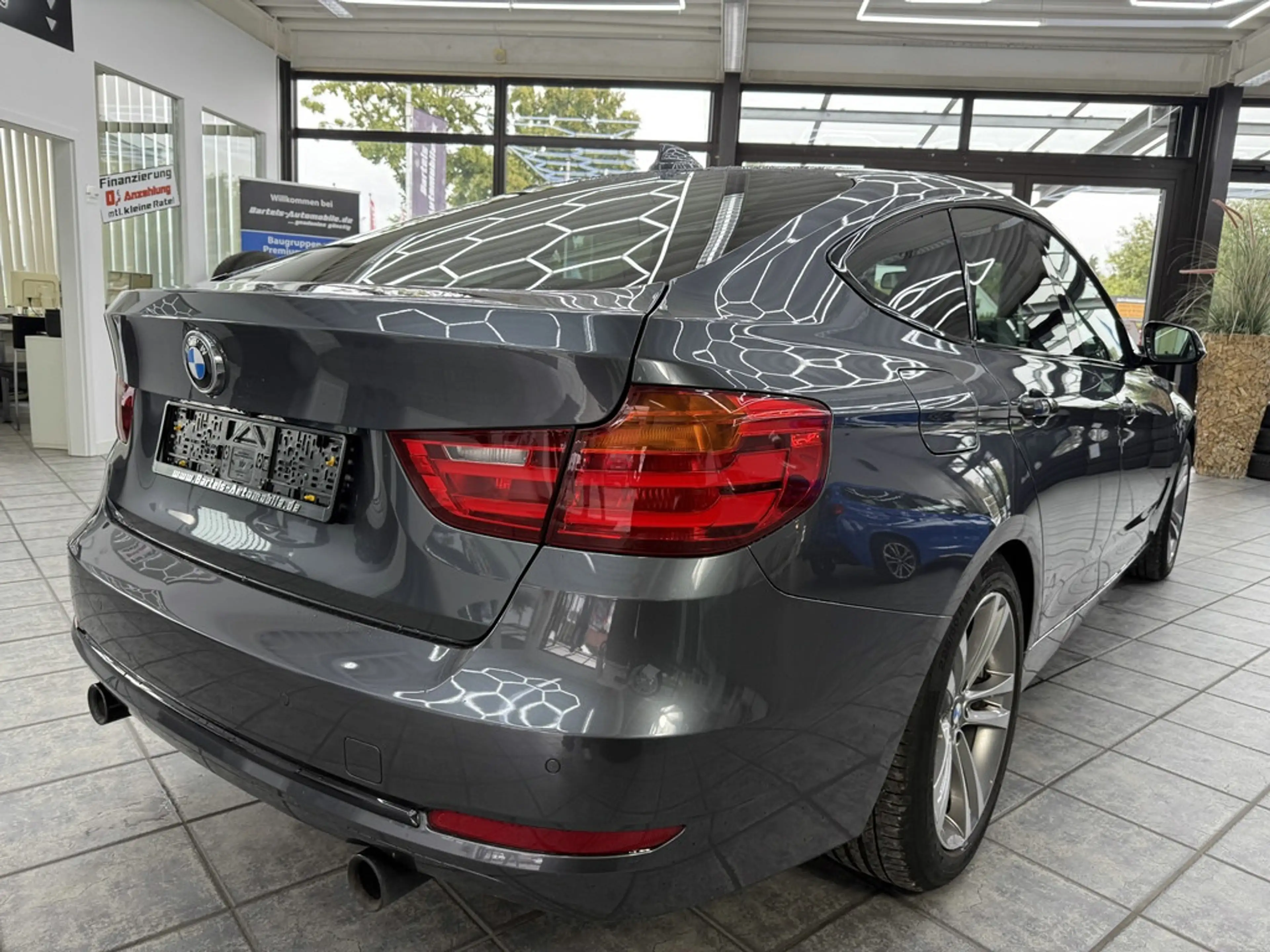 BMW 335 iA xDrive Sport Line, HUD, Pano — photo 10