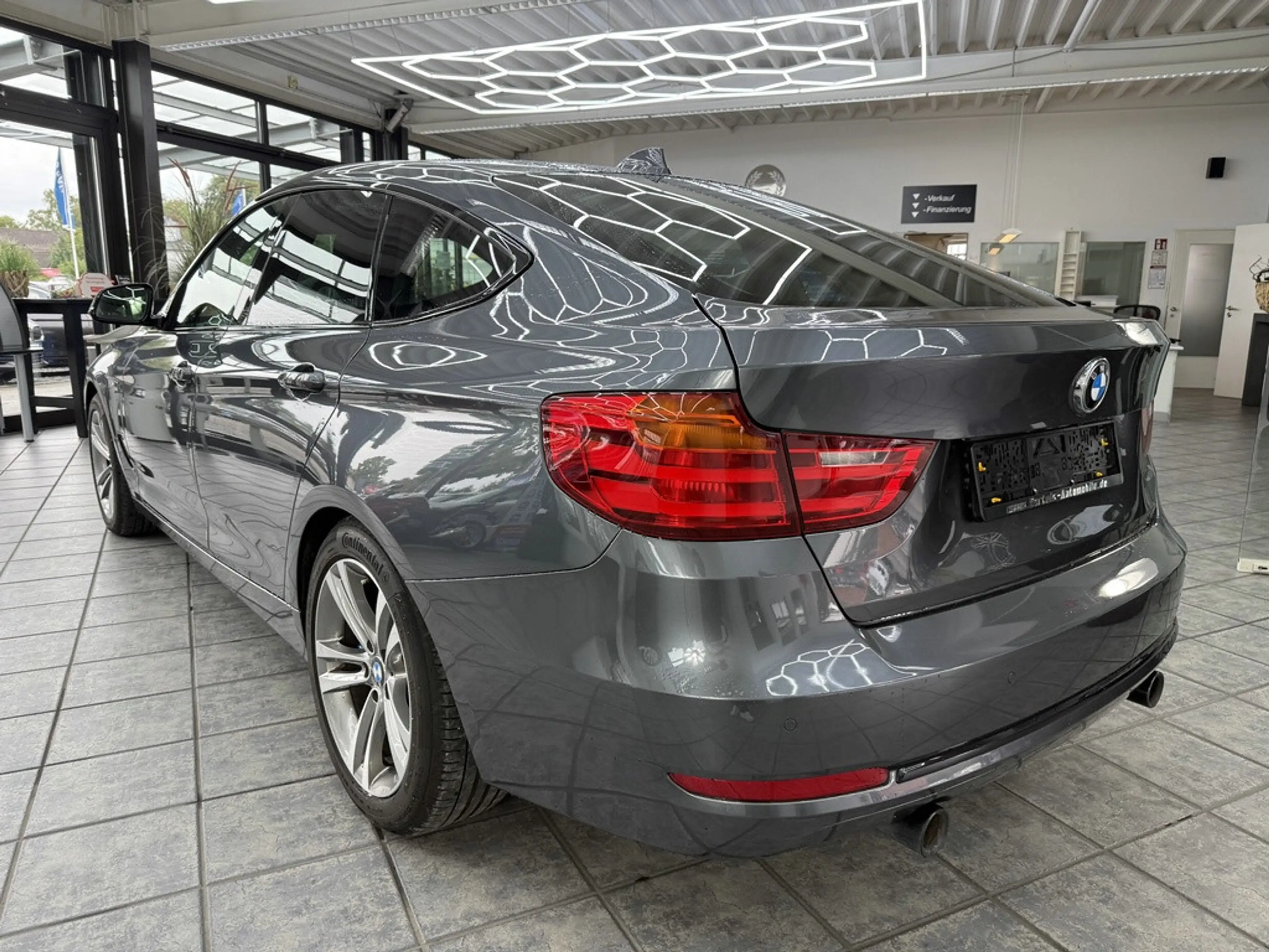 BMW 335 iA xDrive Sport Line, HUD, Pano — photo 9