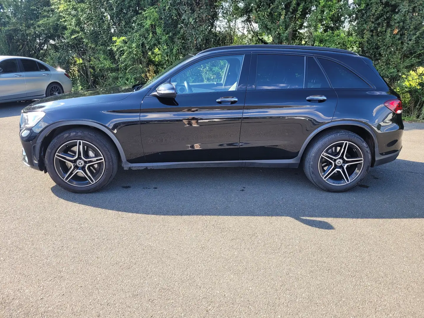 Mercedes-Benz GLC 220 GLC Diesel d 4Matic 9G-TRONIC AMG Line Schwarz - 2
