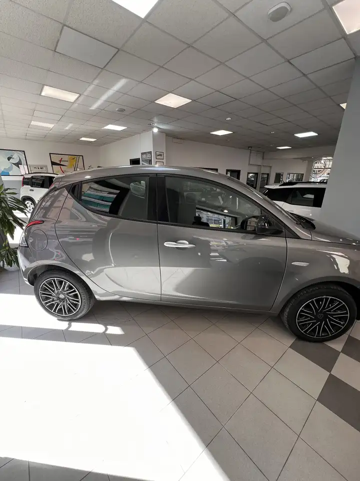Lancia Ypsilon 2022