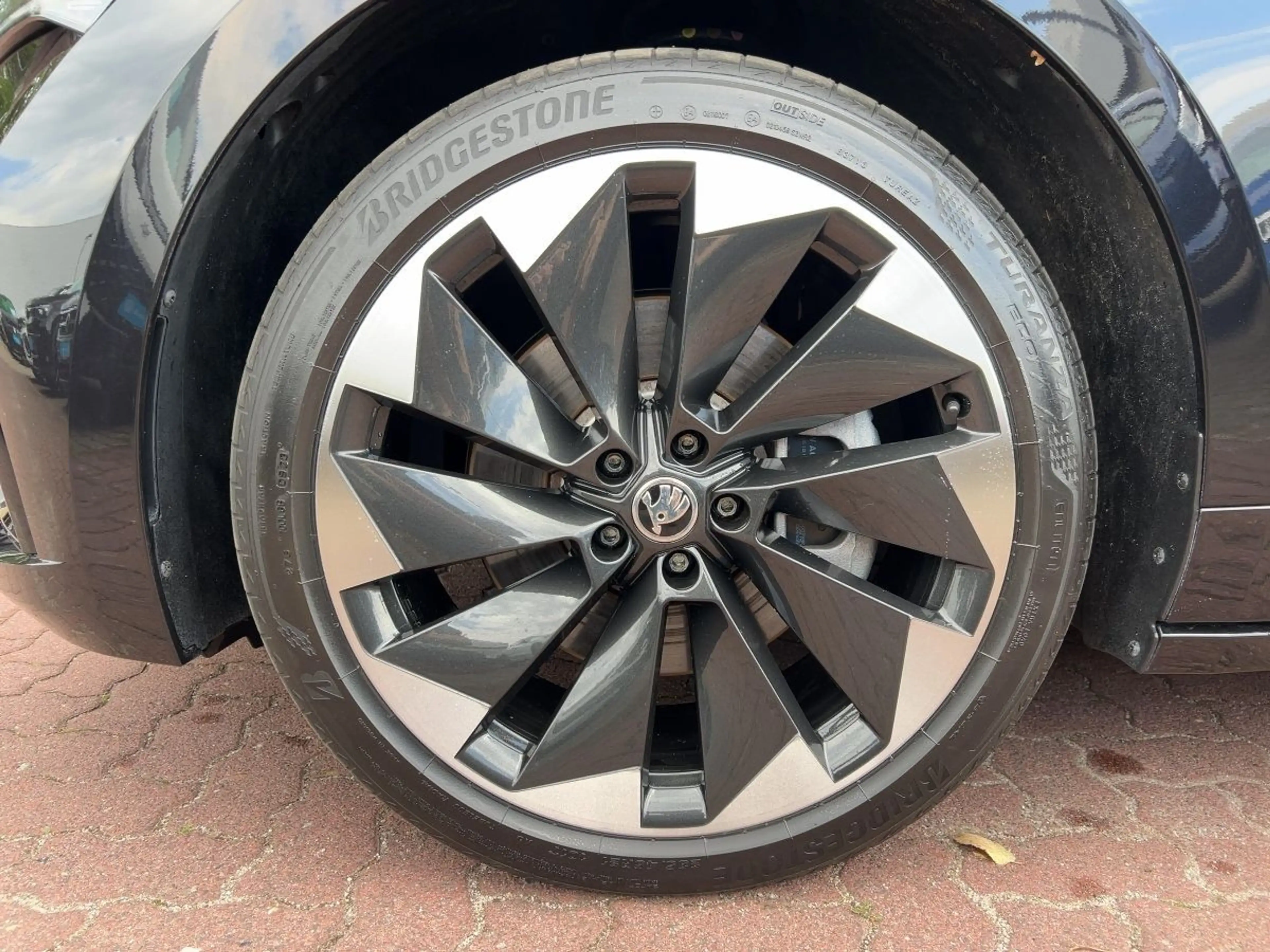 Skoda Enyaq iV 80x Sportline AHK Pano Sitzhzg — photo 11