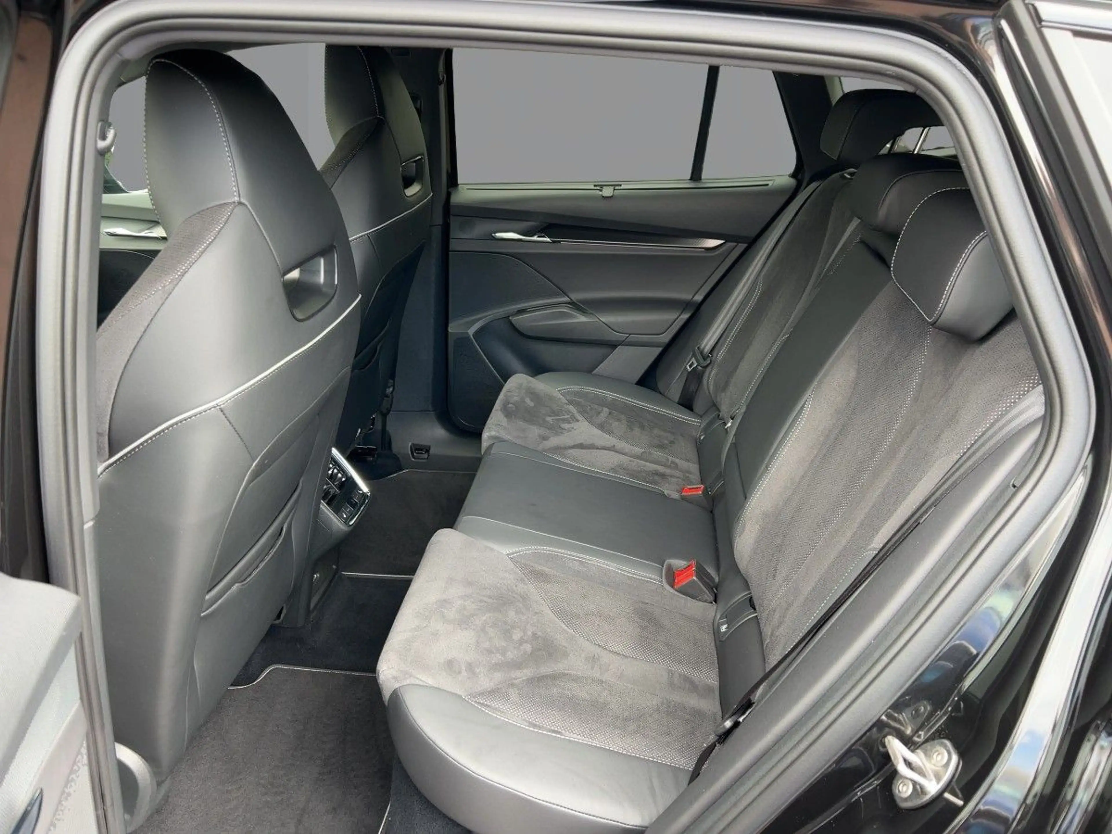 Skoda Enyaq iV 80x Sportline AHK Pano Sitzhzg — photo 7
