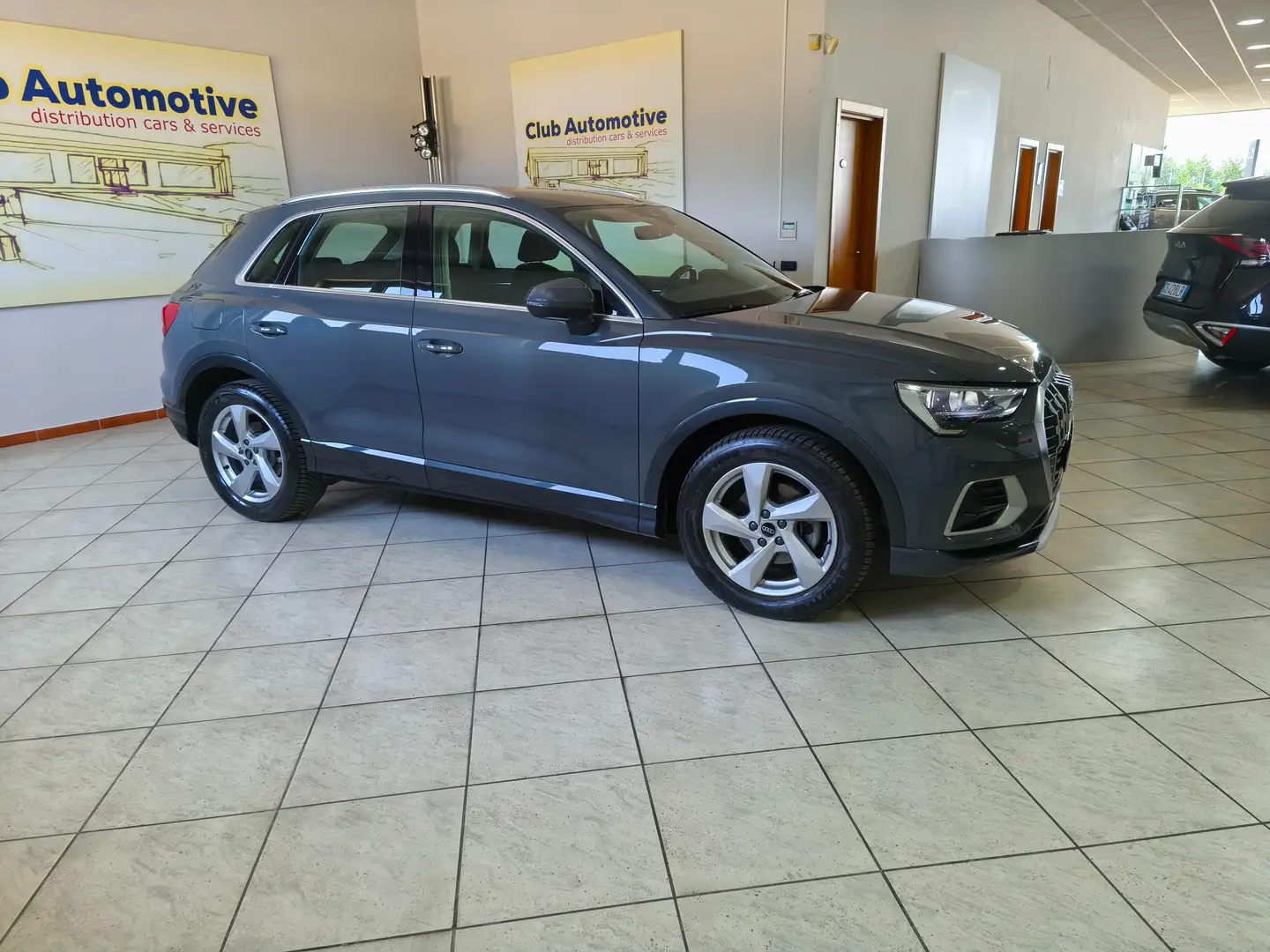 Audi Q3 Q3 35 2.0 tdi Business Advanced s-tronic Grijs - 2