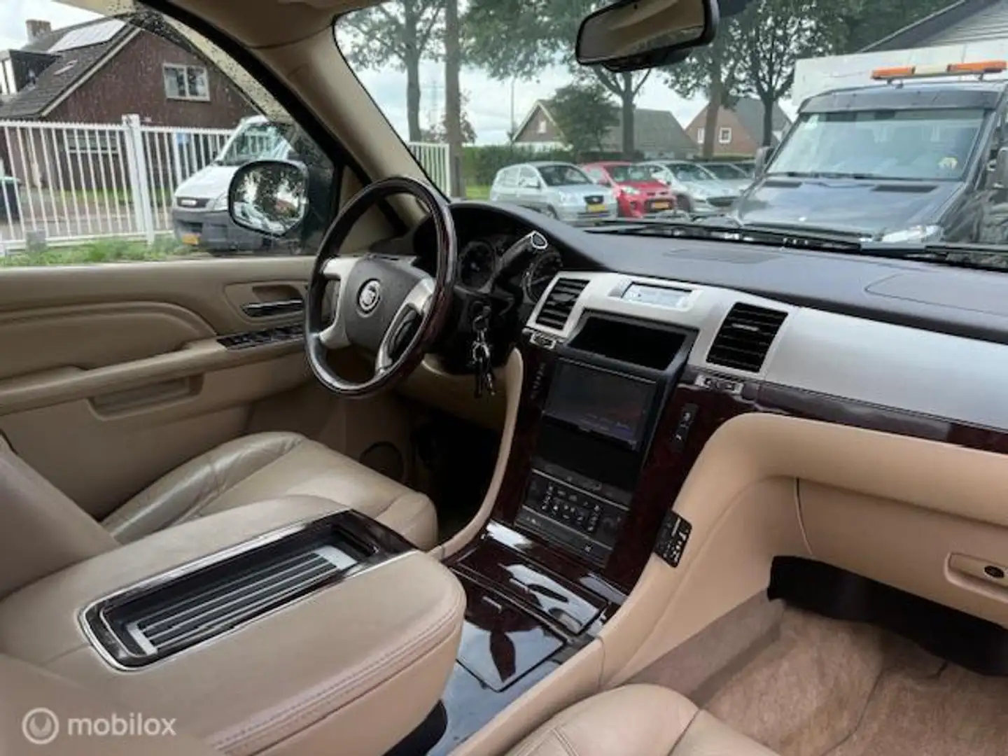 Cadillac Escalade 6.0 V8 Hybrid 7-Pers. Platinum Edititon Zwart - 2