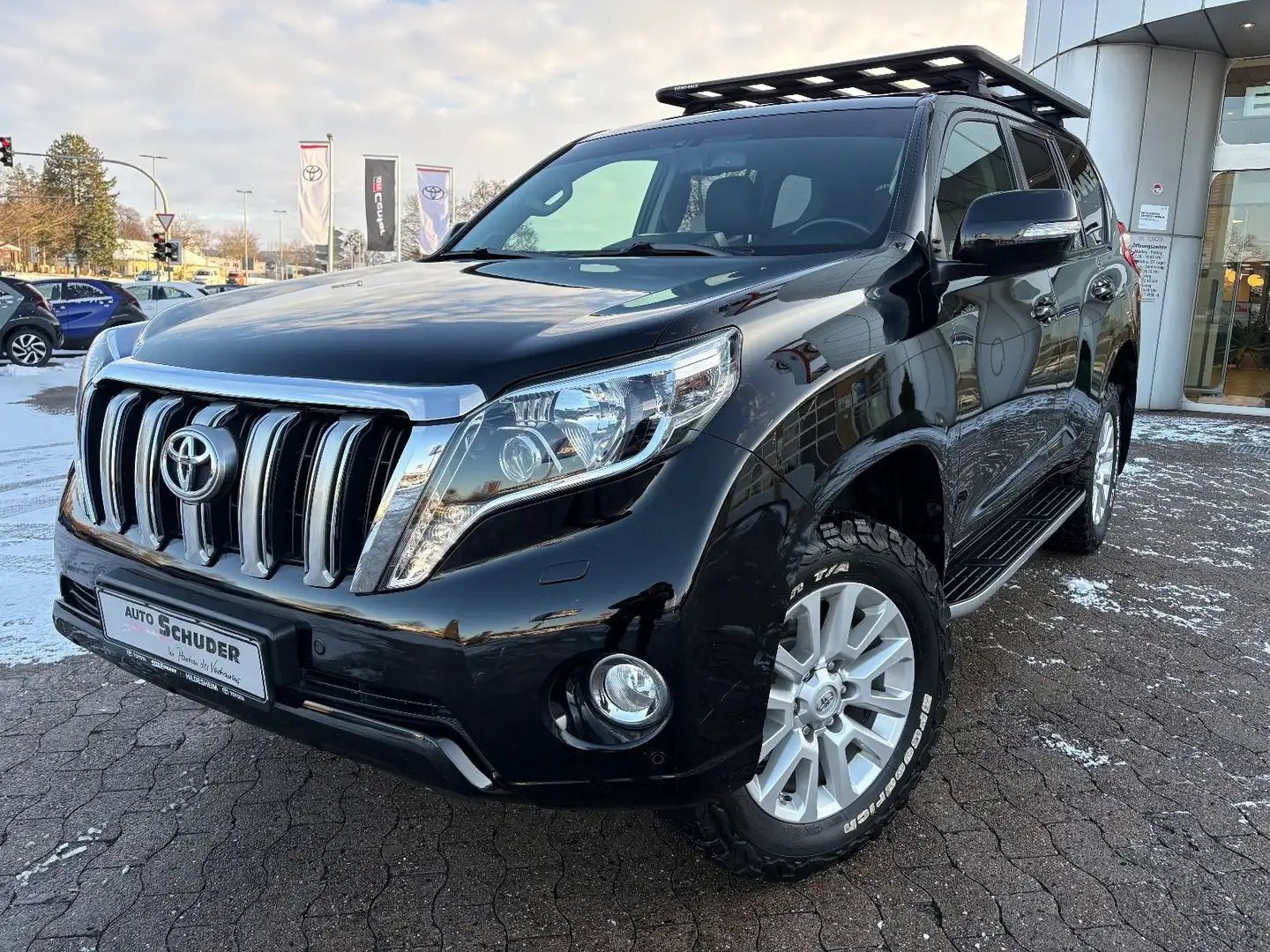 Toyota Land Cruiser Executive Schwarz - 1