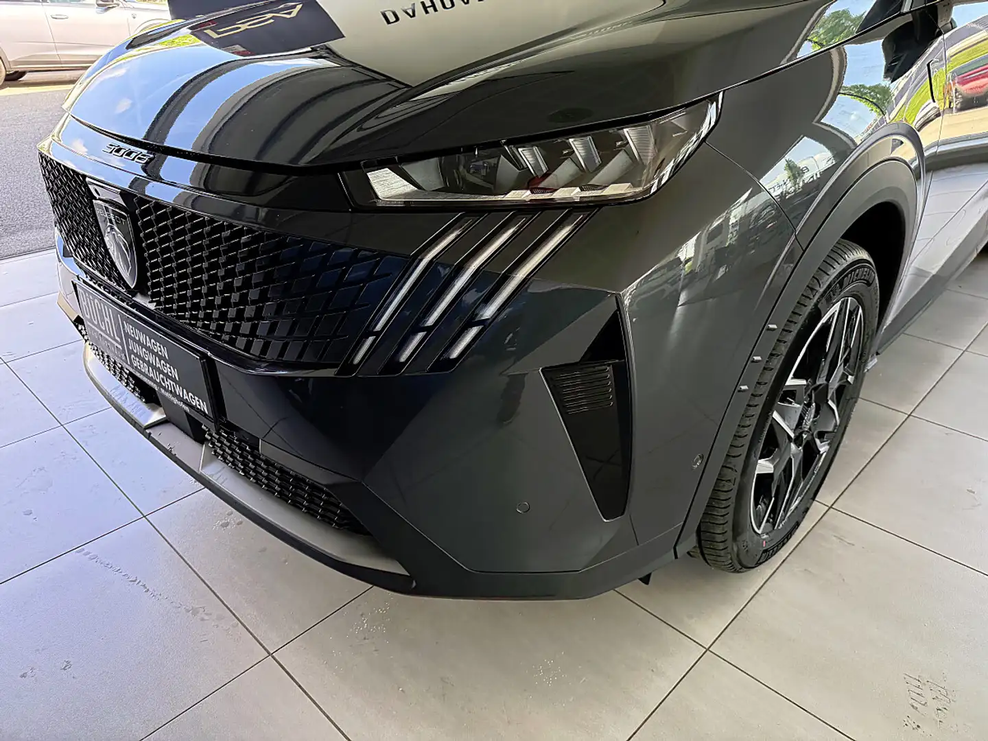 Peugeot 5008 GT mHEV 145 e-DCS6 Aut. Grau - 2