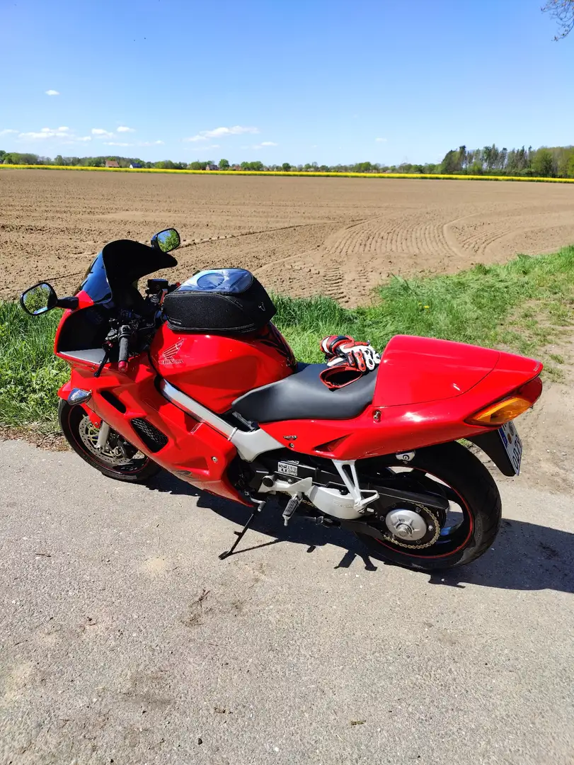 Honda VFR 800 FI - V4 / Italian Red crvena - 2