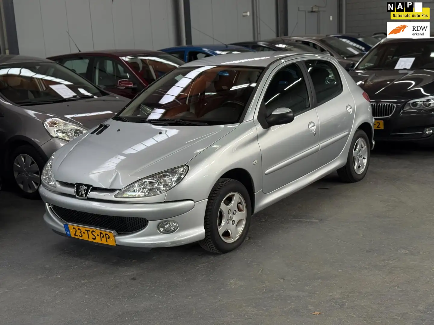 Peugeot 206 1.4 Air-line Nieuwe APK NAP Gris - 1
