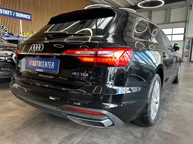 Audi A4 Avant view 2