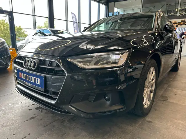 Audi A4 Avant view 4