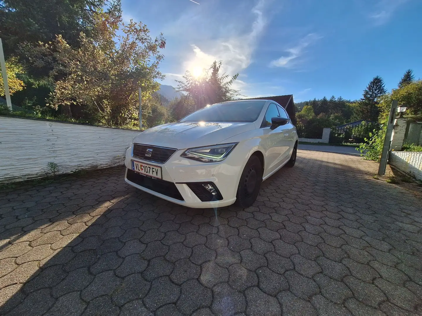 SEAT Ibiza 1,0 EcoTSI FR Austria Sport Weiß - 1