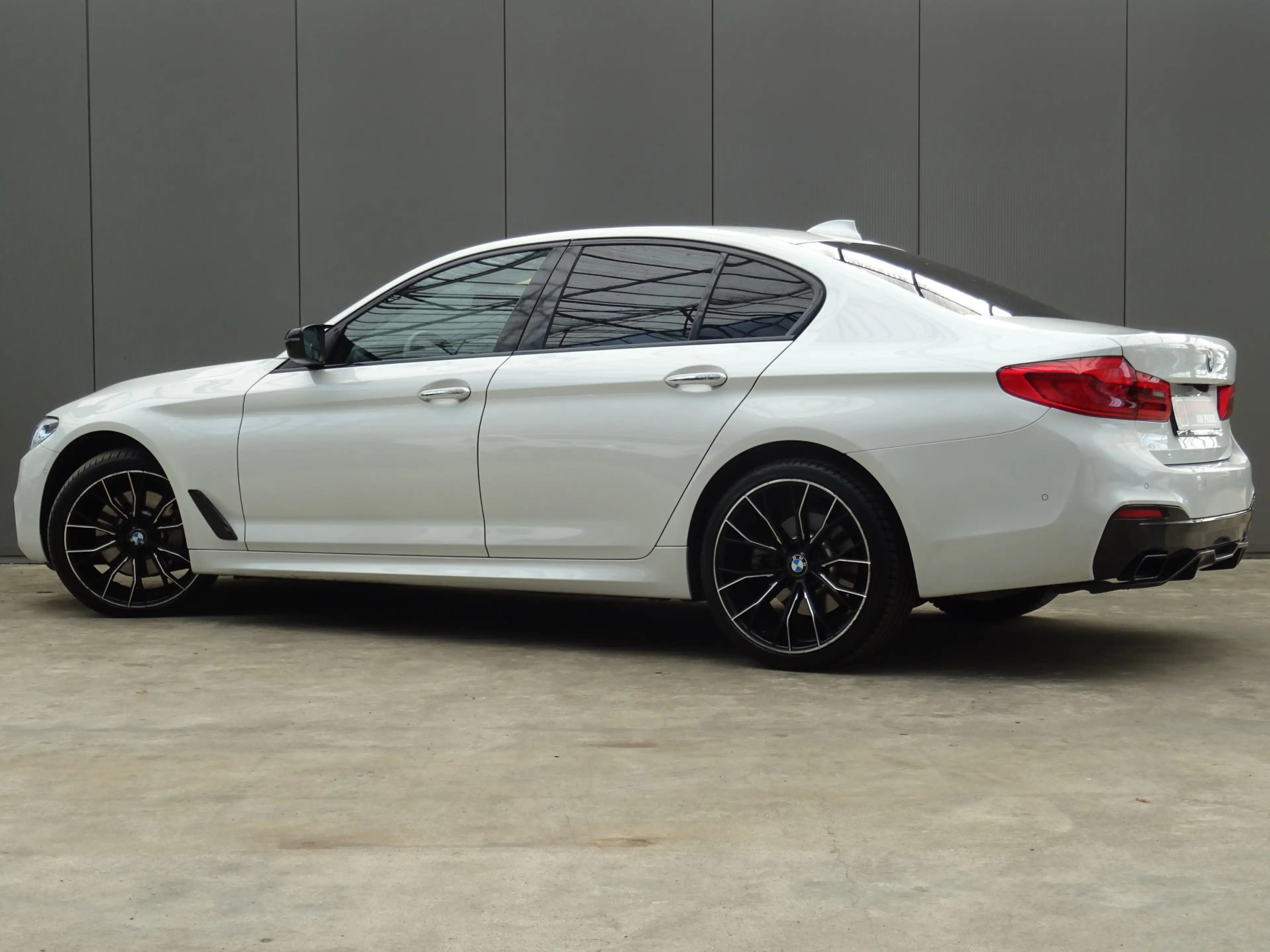 BMW 530 5-serie 530i xDrive High Executive * LEER * SFEER — photo 2