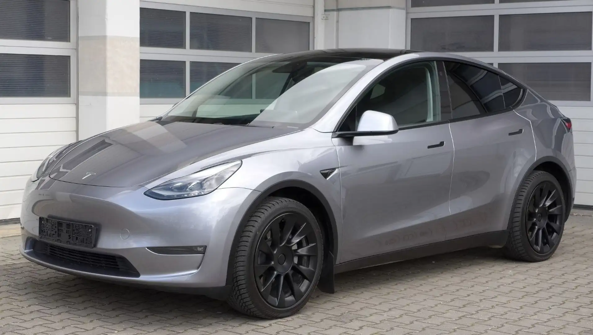 Tesla Model Y Long Range Dual Motor quick silver/AHK Silber - 1