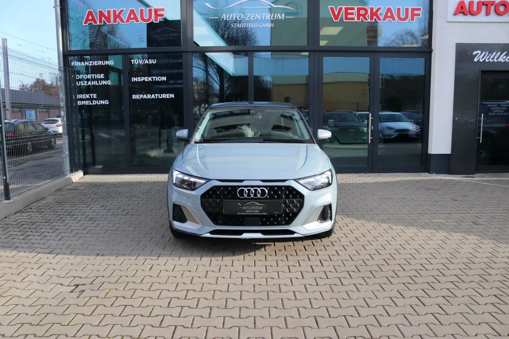 Audi A1 allstreet 35 TFSI S Line ACC Navi Virtual SHZ Grau - 2