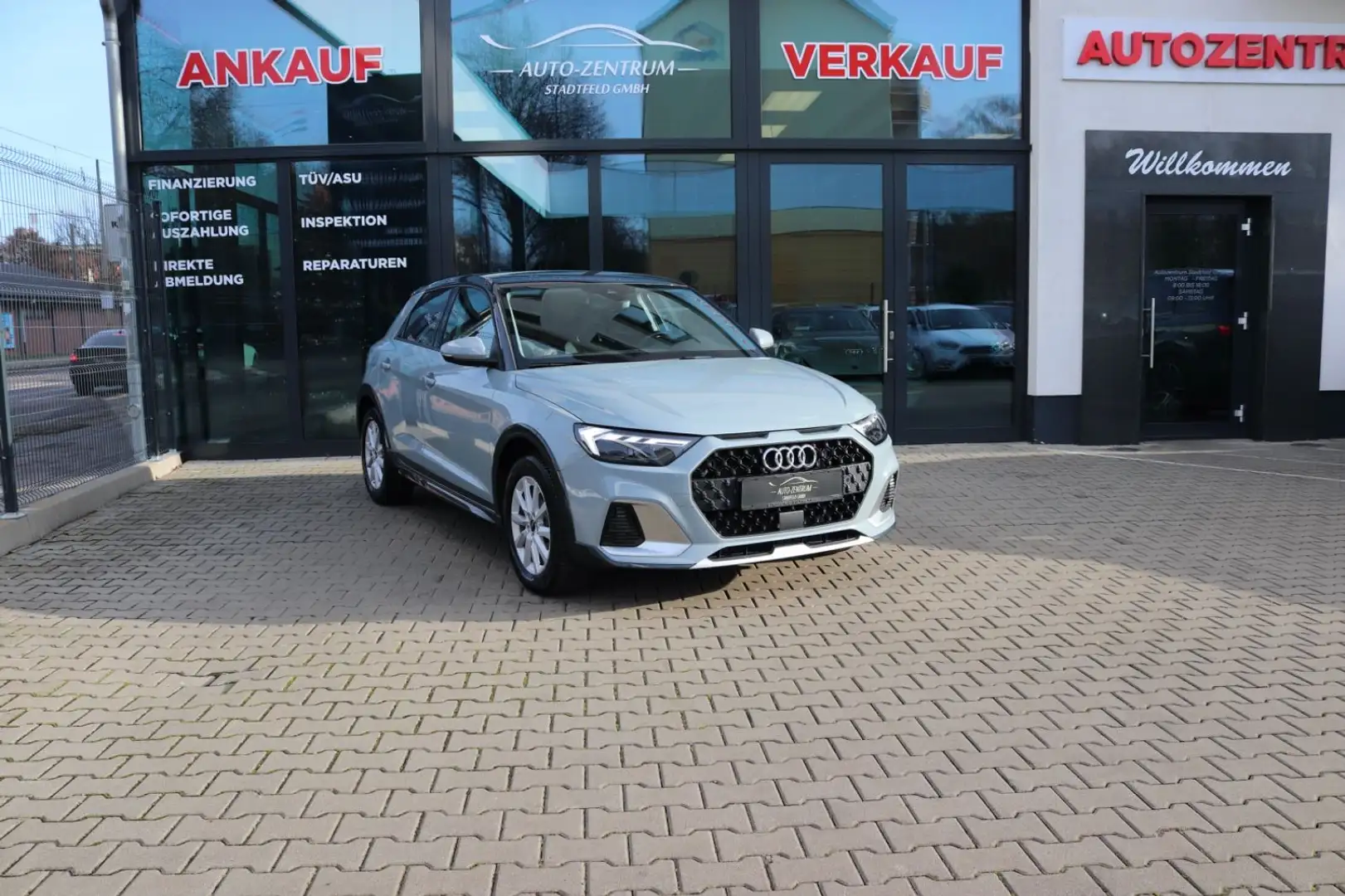 Audi A1 allstreet 35 TFSI S Line ACC Navi Virtual SHZ Grau - 1