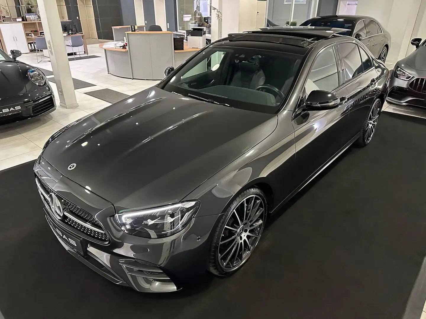 Mercedes-Benz E 220 d AMG-Line *TOT*NIGHT*PANO*DIGITAL T.*LED* Gris - 1