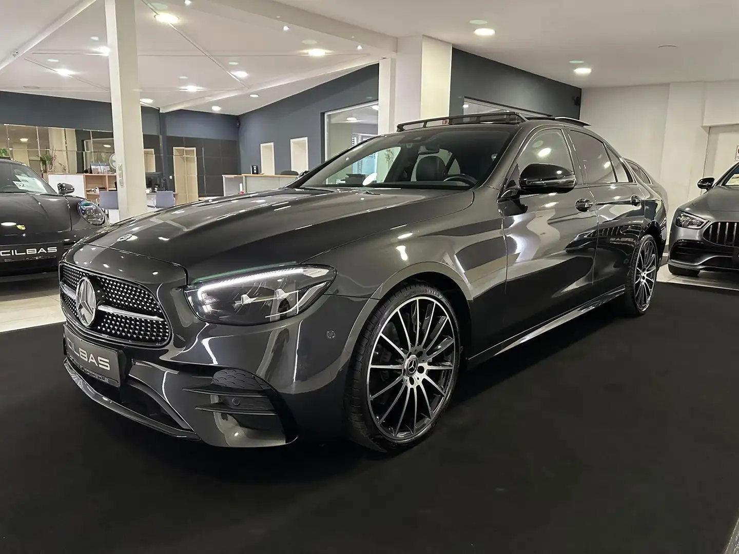Mercedes-Benz E 220 d AMG-Line *TOT*NIGHT*PANO*DIGITAL T.*LED* Gris - 2
