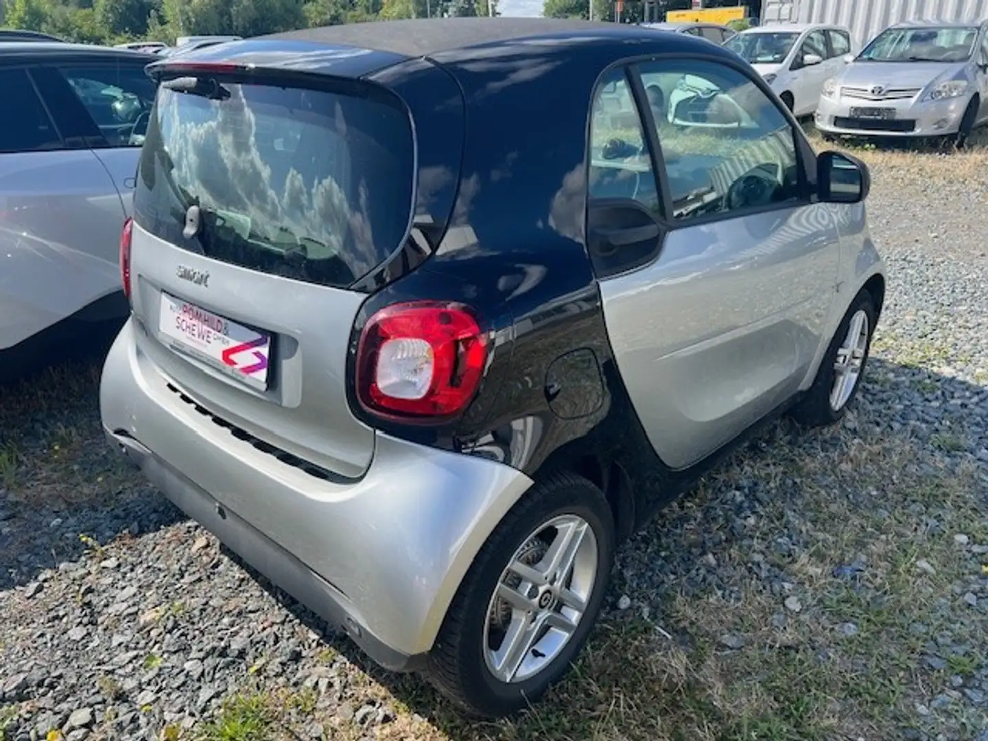 smart forTwo coupe EQ Silber - 2