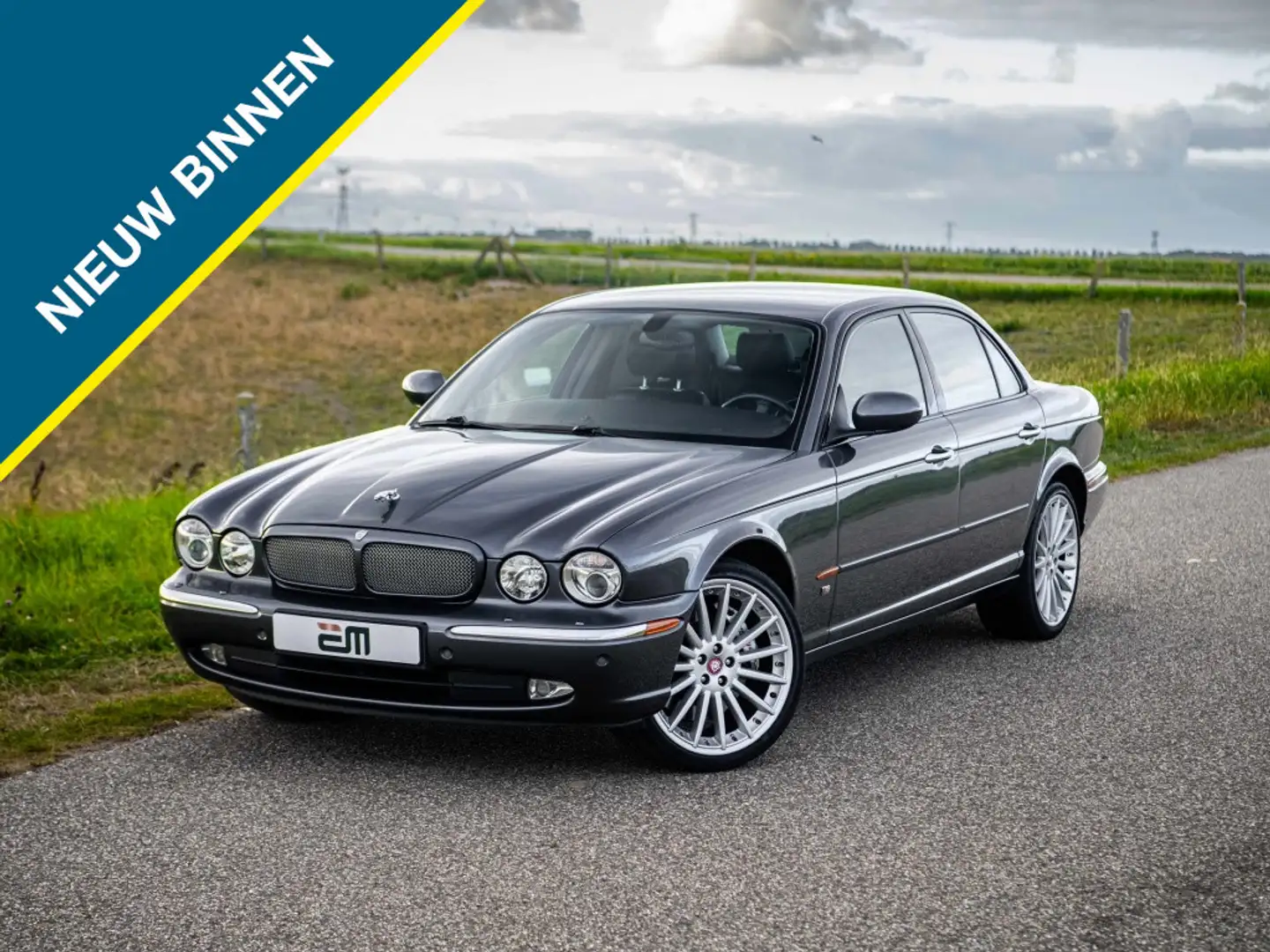 Jaguar XJR 4.2 S/C V8 396Pk TV/DVD Adaptive Cruise Youngtimer Grijs - 1