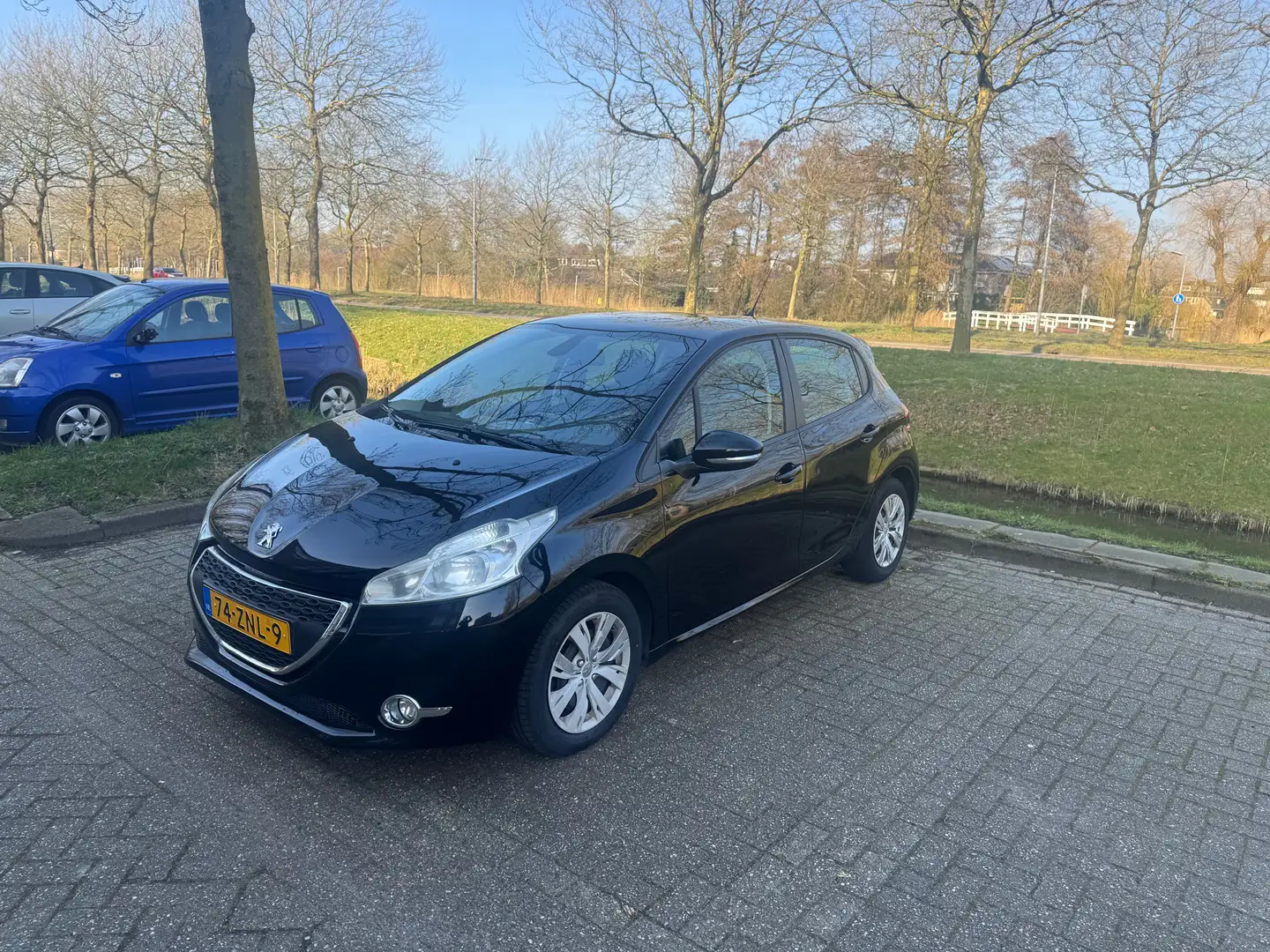 Peugeot 208 208 1.2 VTi Envy +Navi+Cruise+Airco+ Nieuwe APK Zwart - 2