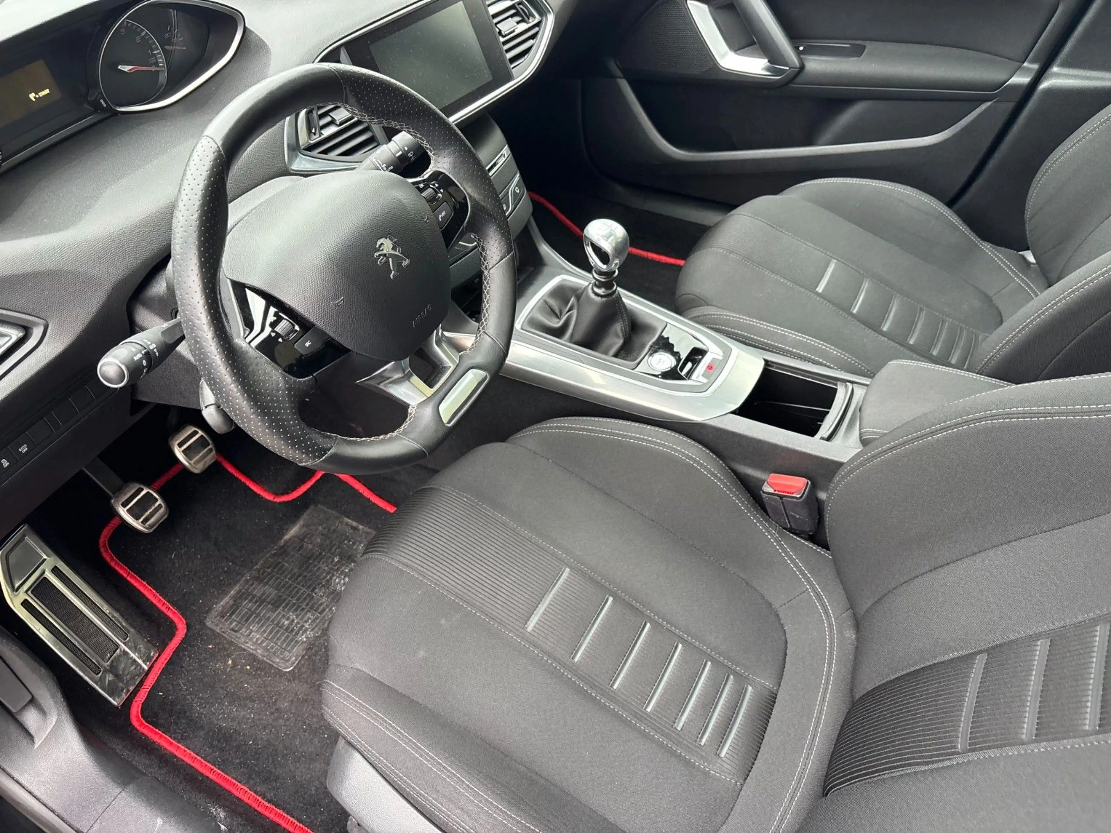 Peugeot 308 Allure — photo 14