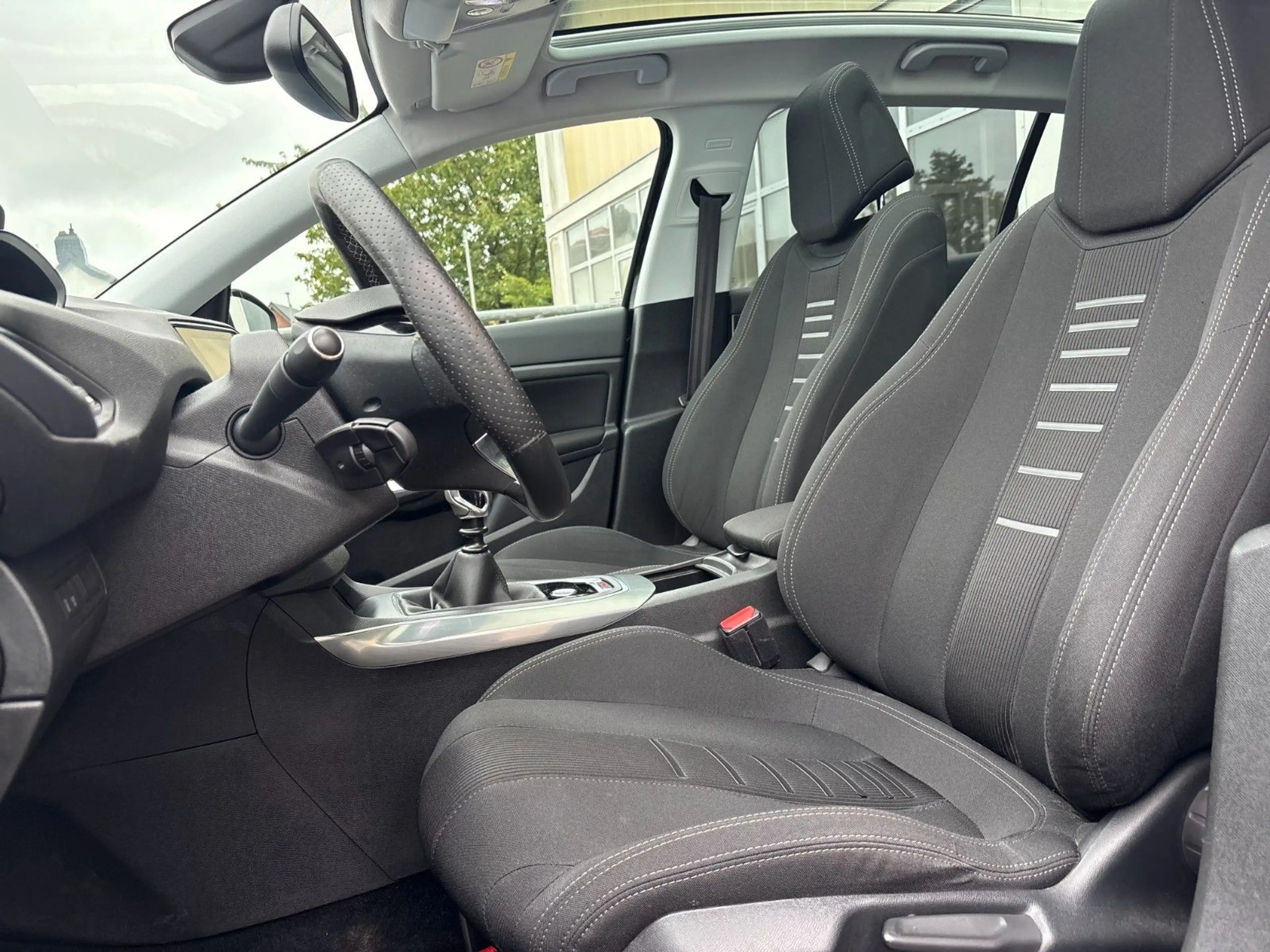 Peugeot 308 Allure — photo 13