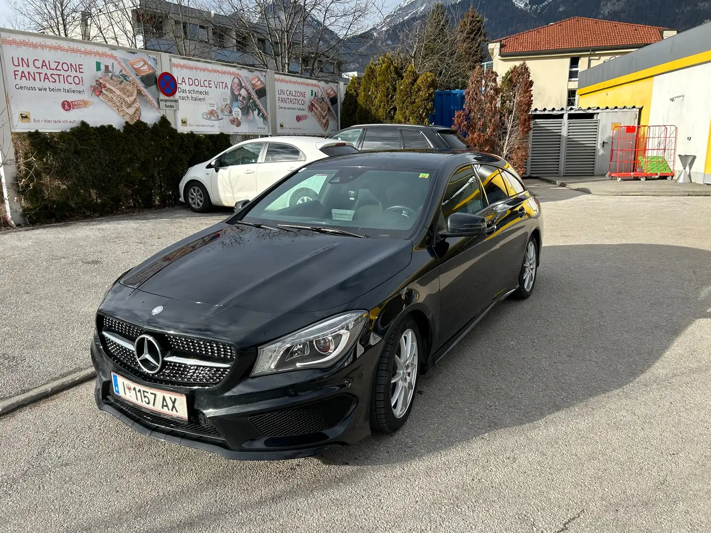 Mercedes-Benz CLA 220 Shooting Brake (CDI) d 7G-DCT AMG Line Schwarz - 2