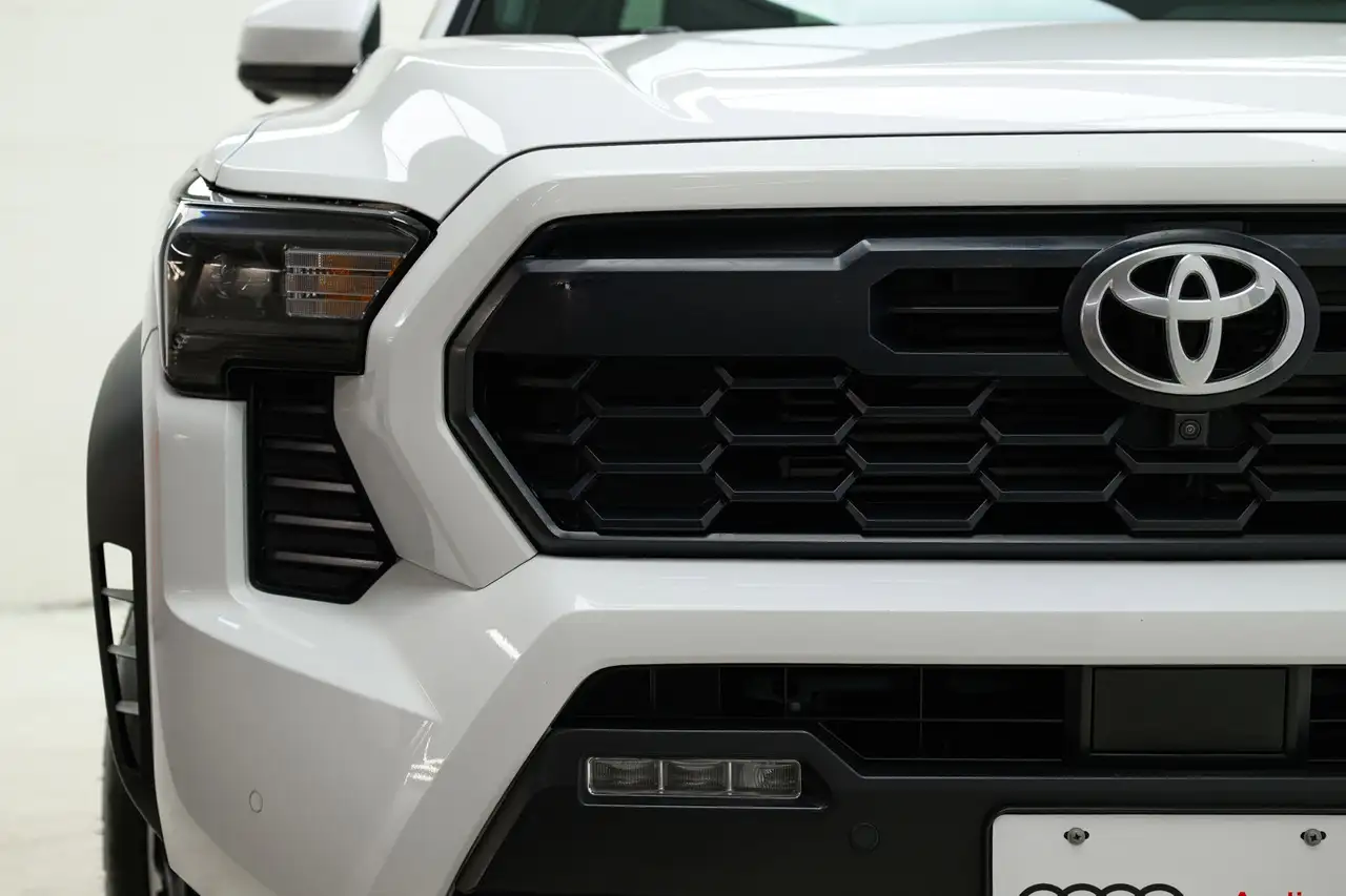Toyota Tacoma снимка Toyota Tacoma