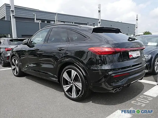 Audi Q5 view 3