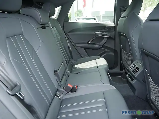 Audi Q5 view 6