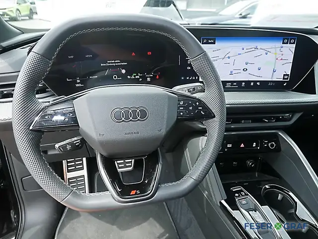Audi Q5 view 4