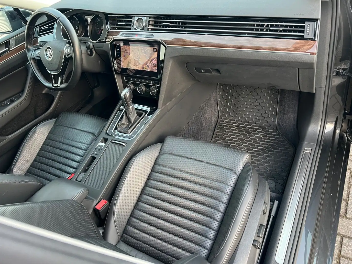 Volkswagen Passat Lim. Highline BMT/Massage/360°-Kamera Grau - 1