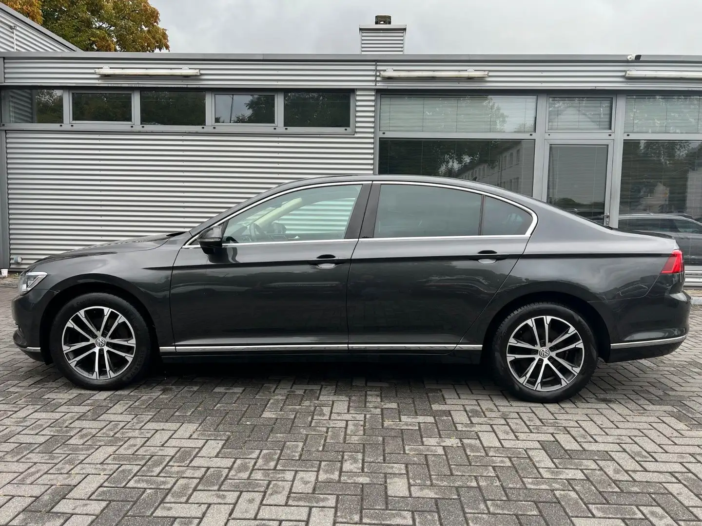 Volkswagen Passat Lim. Highline BMT/Massage/360°-Kamera Grau - 2