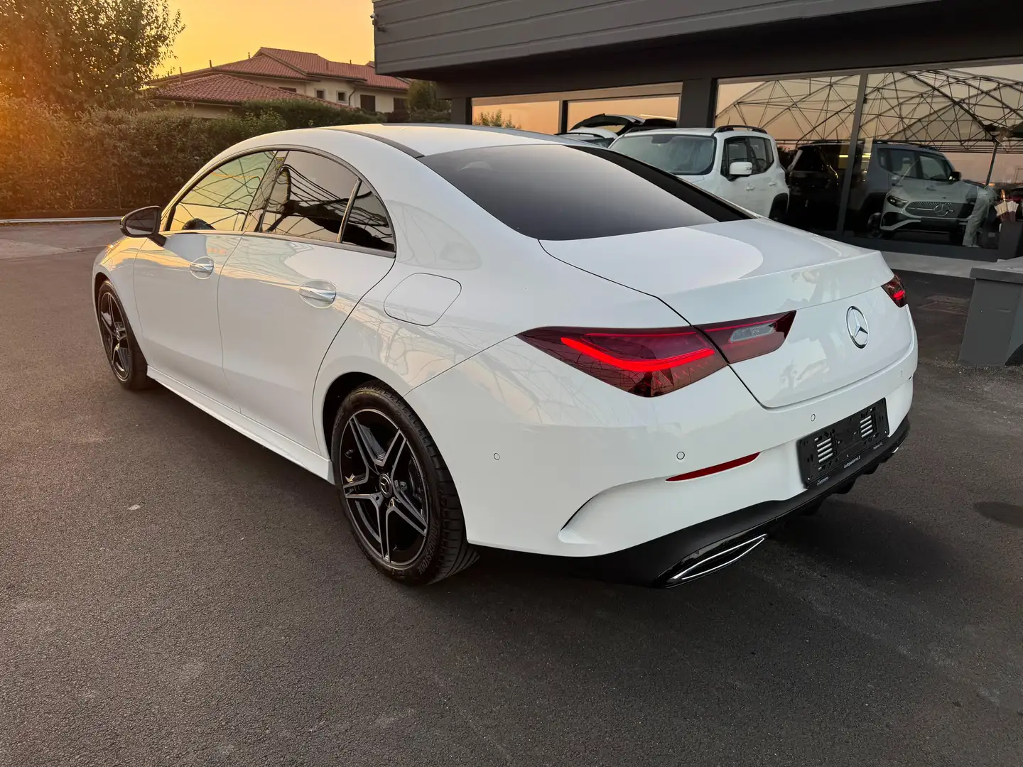 Mercedes-Benz CLA 200 MHEV Automatic COUPE' AMG Line Premium, MULTIBEAM Blanc - 2