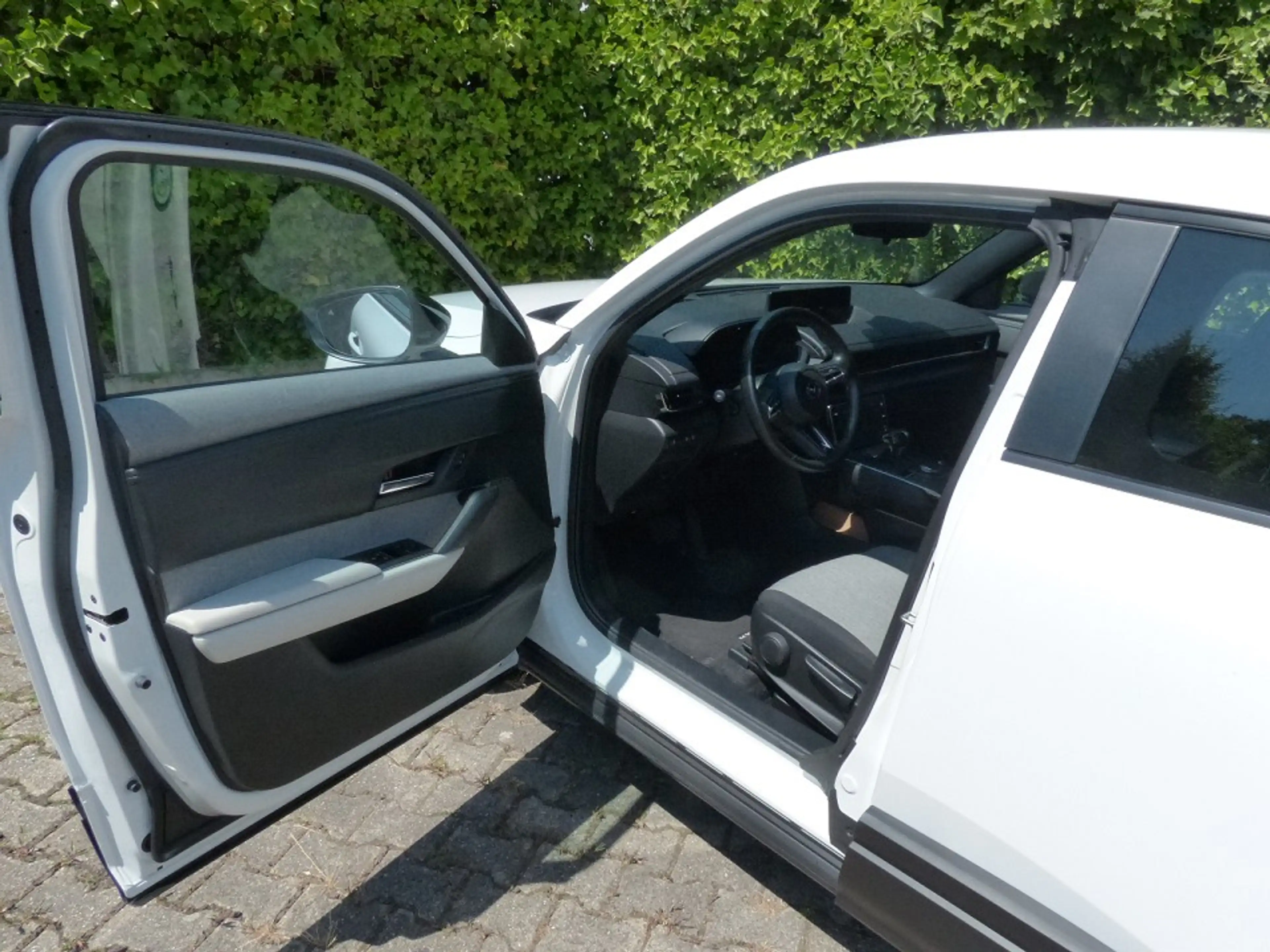 Mazda MX-30 35,5 kWh e-SKYACTIV EV 145 PS — photo 9